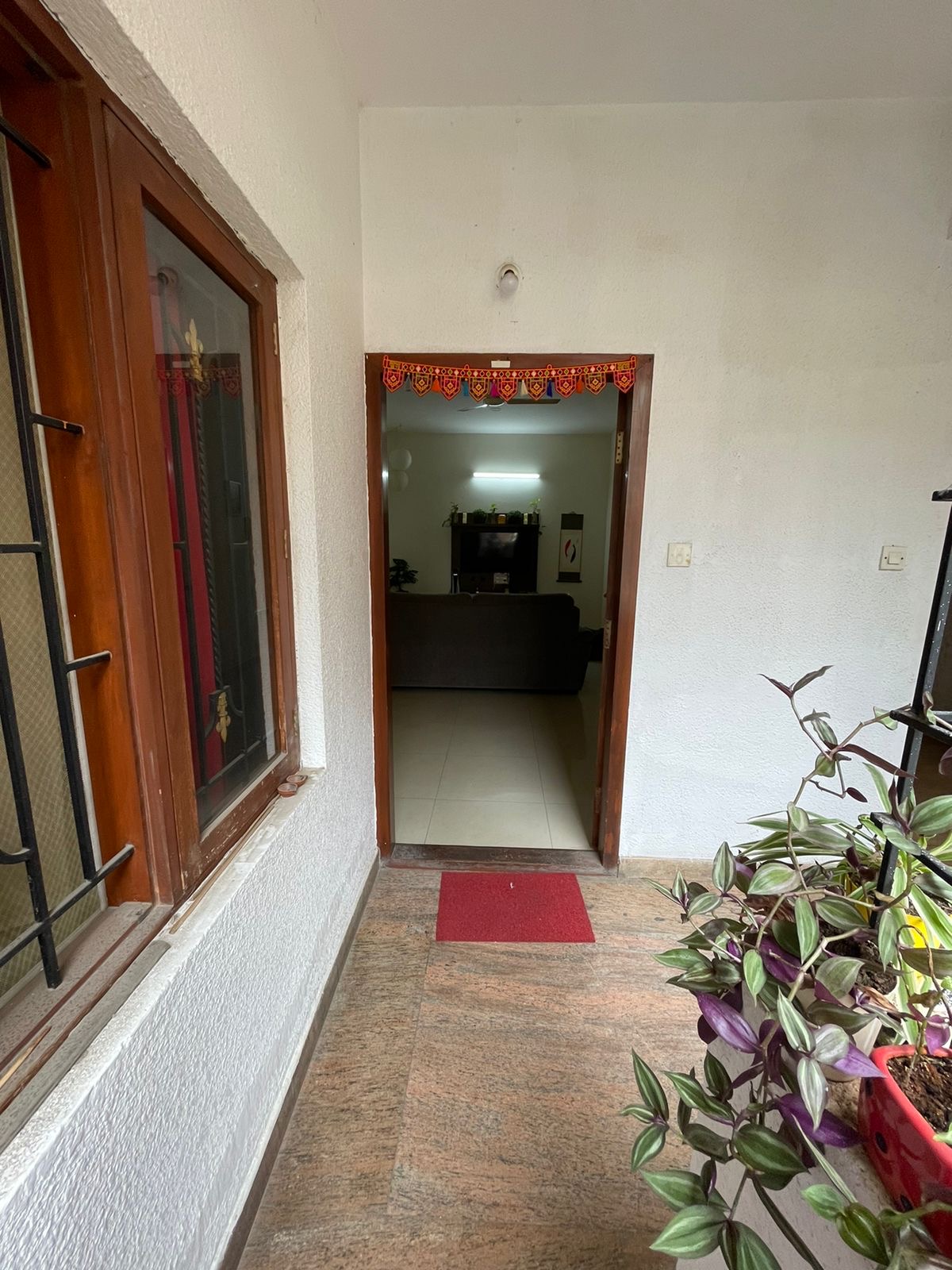 https://findmyroom-property-images-india.s3.ap-south-1.amazonaws.com/esygt-1720253477879-72072.JPG