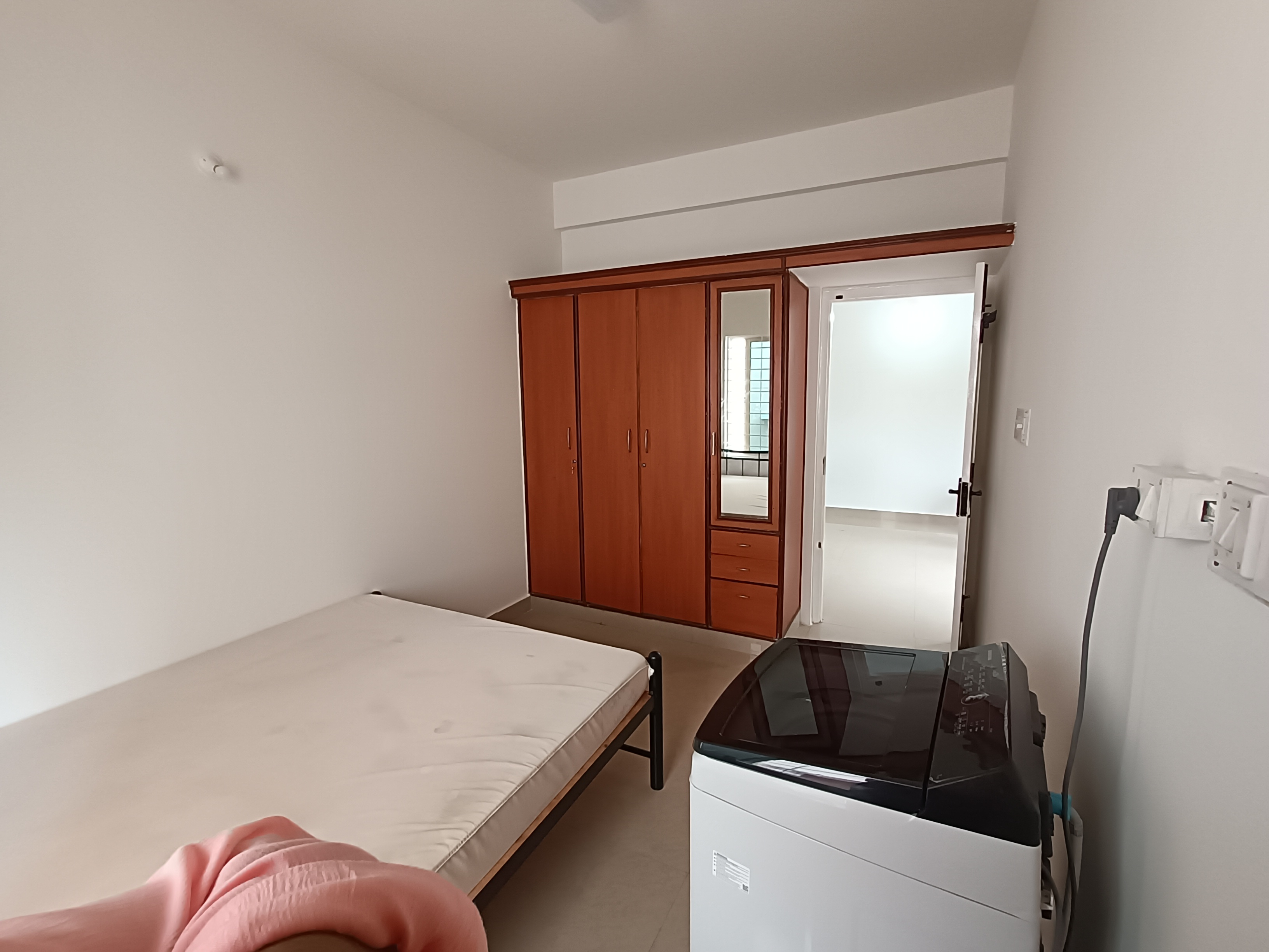 https://findmyroom-property-images-india.s3.ap-south-1.amazonaws.com/eumss-1747046480832-14332.jpg
