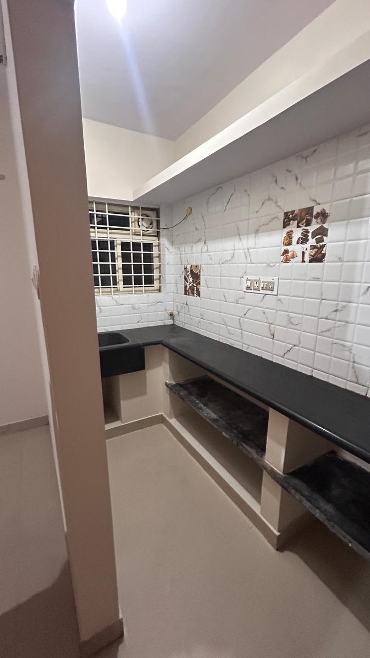https://findmyroom-property-images-india.s3.ap-south-1.amazonaws.com/exhpq-1746648155731-12855.jpg
