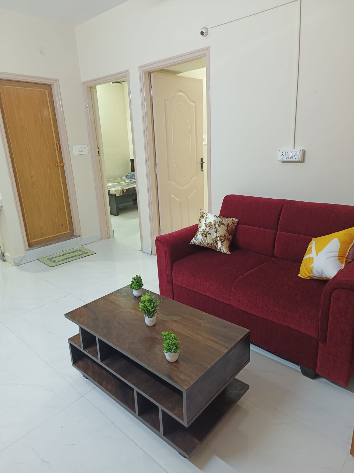 https://findmyroom-property-images-india.s3.ap-south-1.amazonaws.com/fbgre-1737364386230-21430.jpg