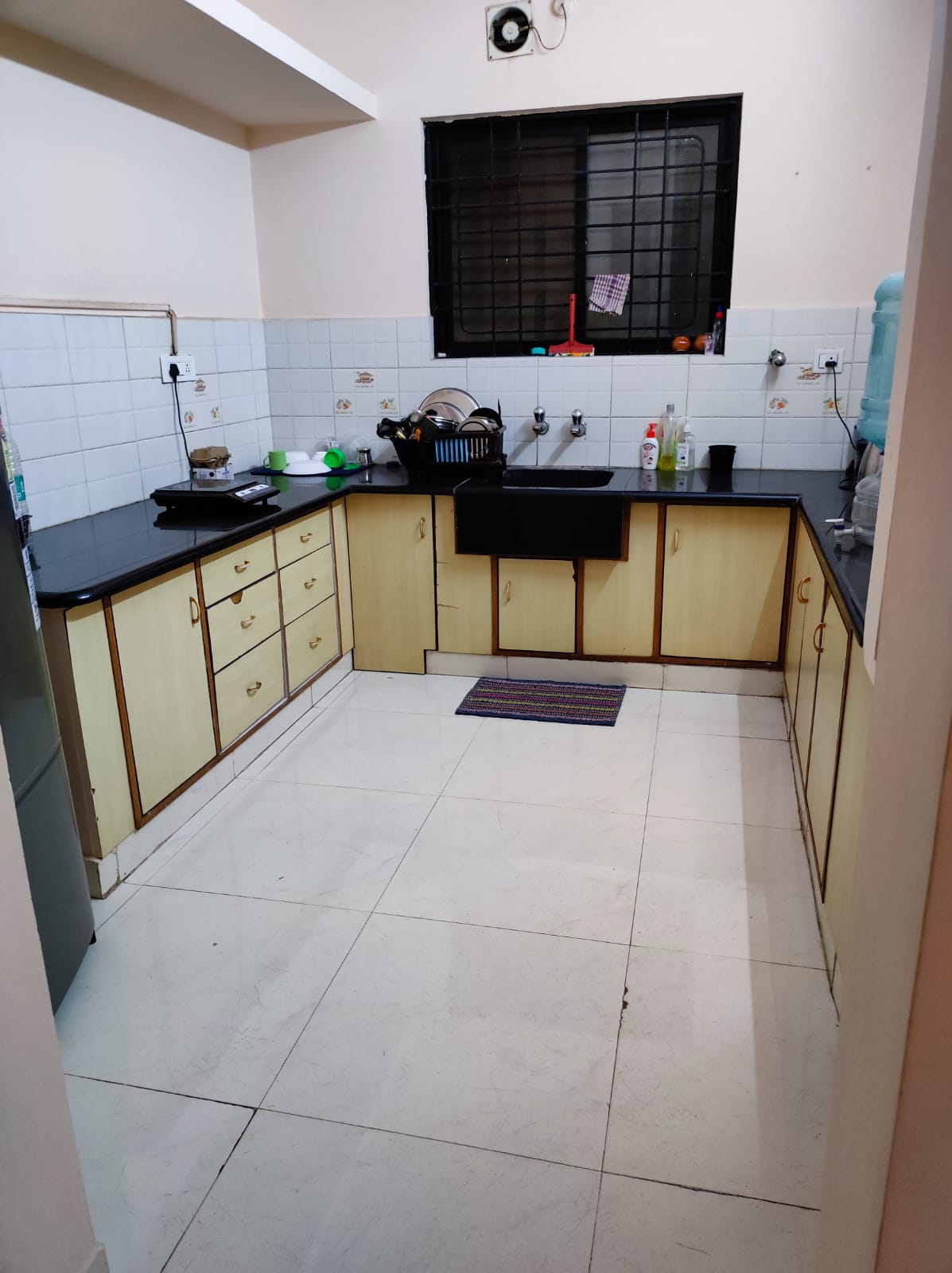 https://findmyroom-property-images-india.s3.ap-south-1.amazonaws.com/fcevz-1753289950996-34717.jpg