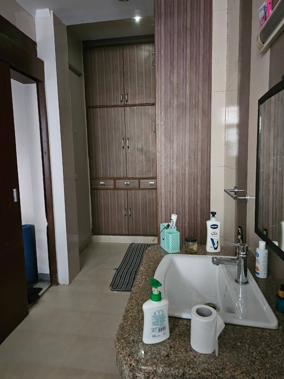 https://findmyroom-property-images-india.s3.ap-south-1.amazonaws.com/fcqff-1760164101937-12402