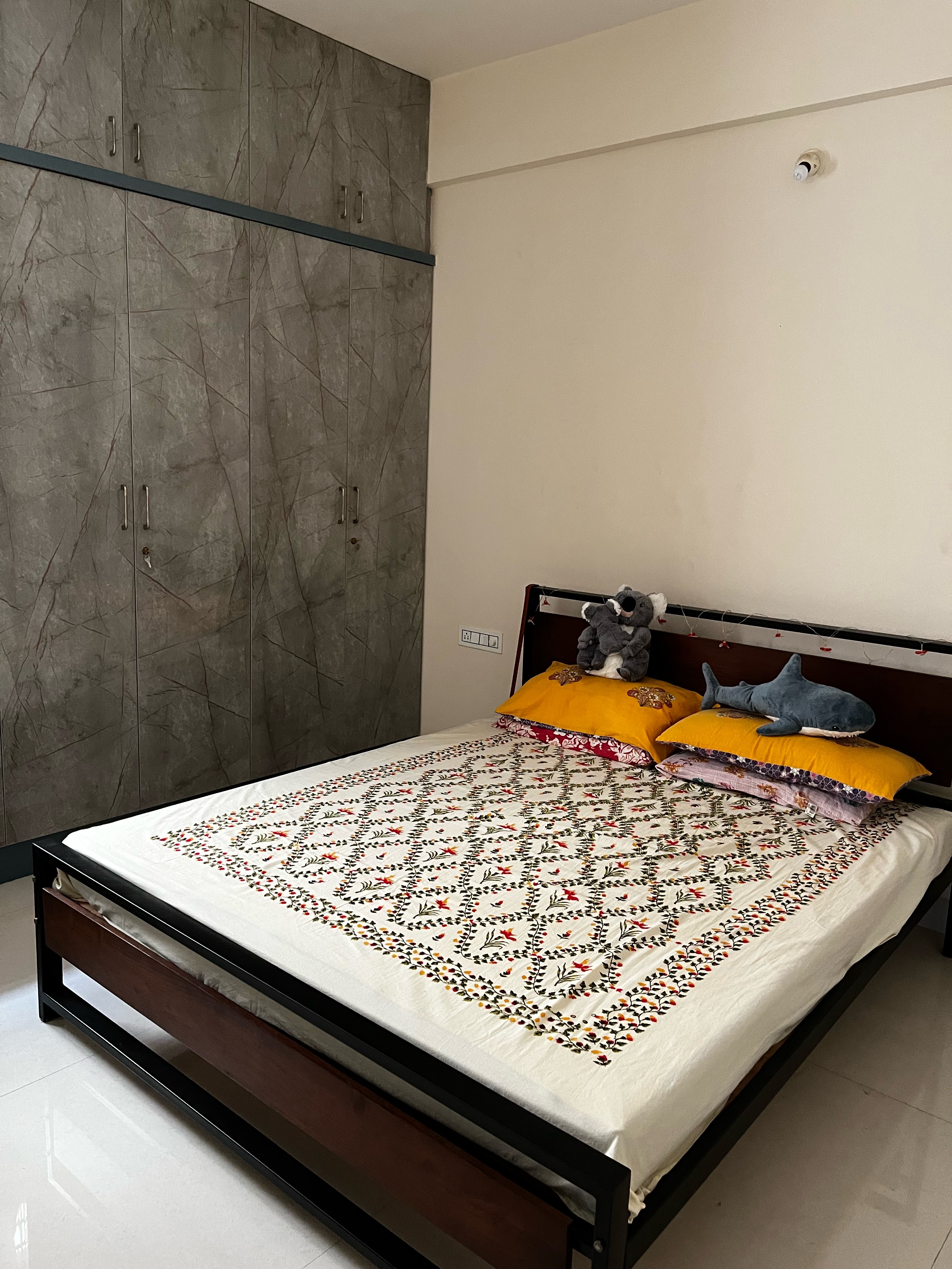 https://findmyroom-property-images-india.s3.ap-south-1.amazonaws.com/fffiz-1698524830534-55032.jpeg