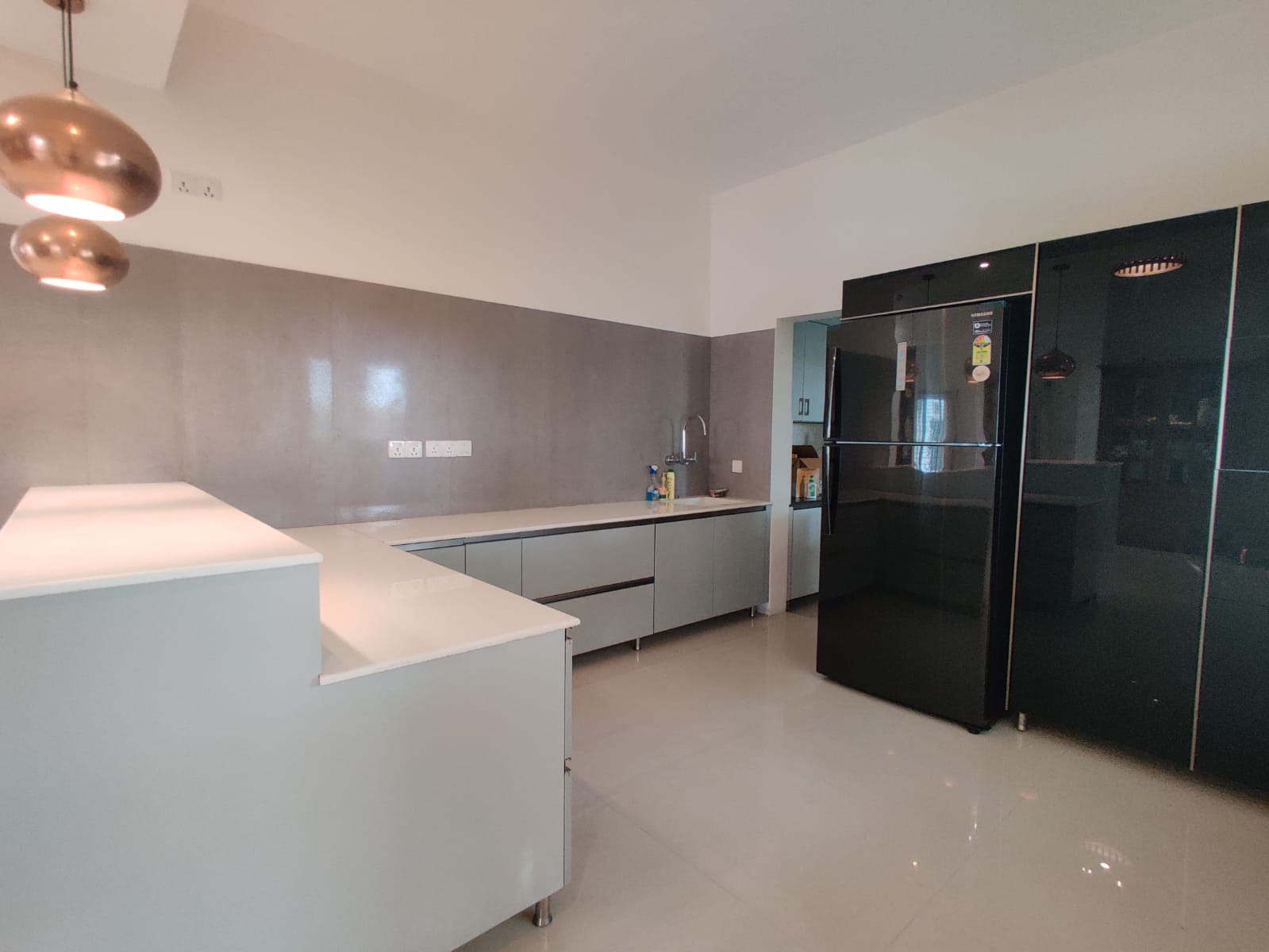 https://findmyroom-property-images-india.s3.ap-south-1.amazonaws.com/fhhet-1695465903854-63380.jpg