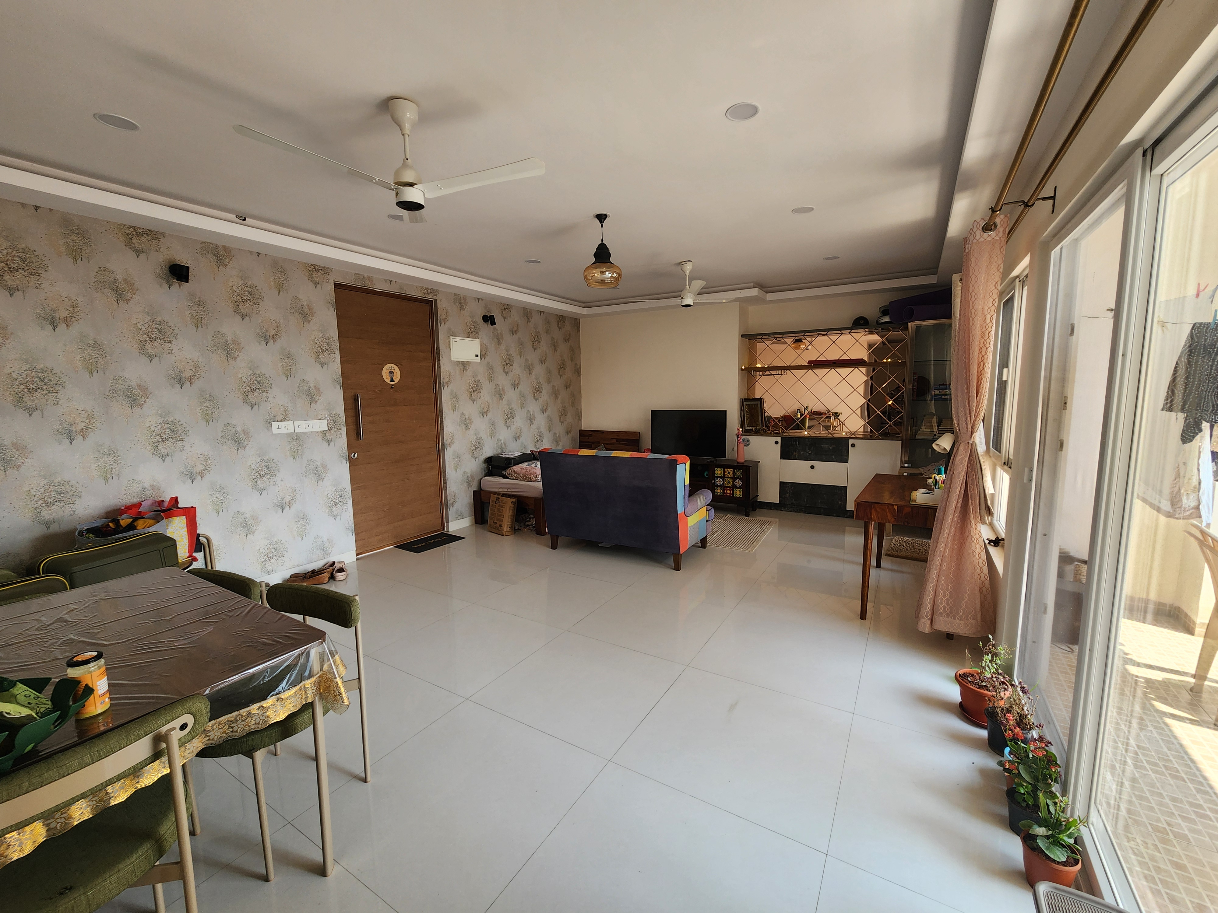 https://findmyroom-property-images-india.s3.ap-south-1.amazonaws.com/fiwbw-1743328295704-33276.jpg
