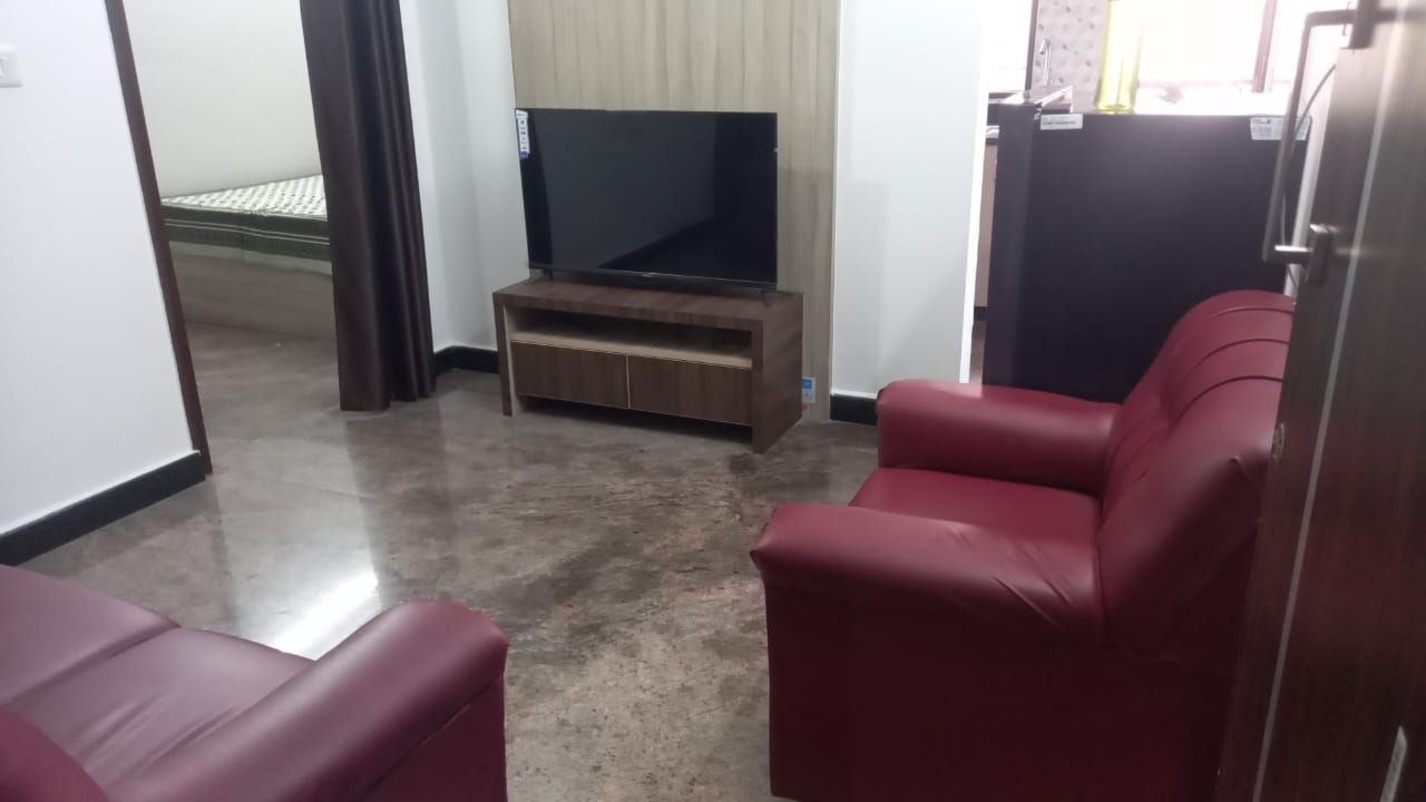 https://findmyroom-property-images-india.s3.ap-south-1.amazonaws.com/fjhqt-1730649656257-27154.jpg