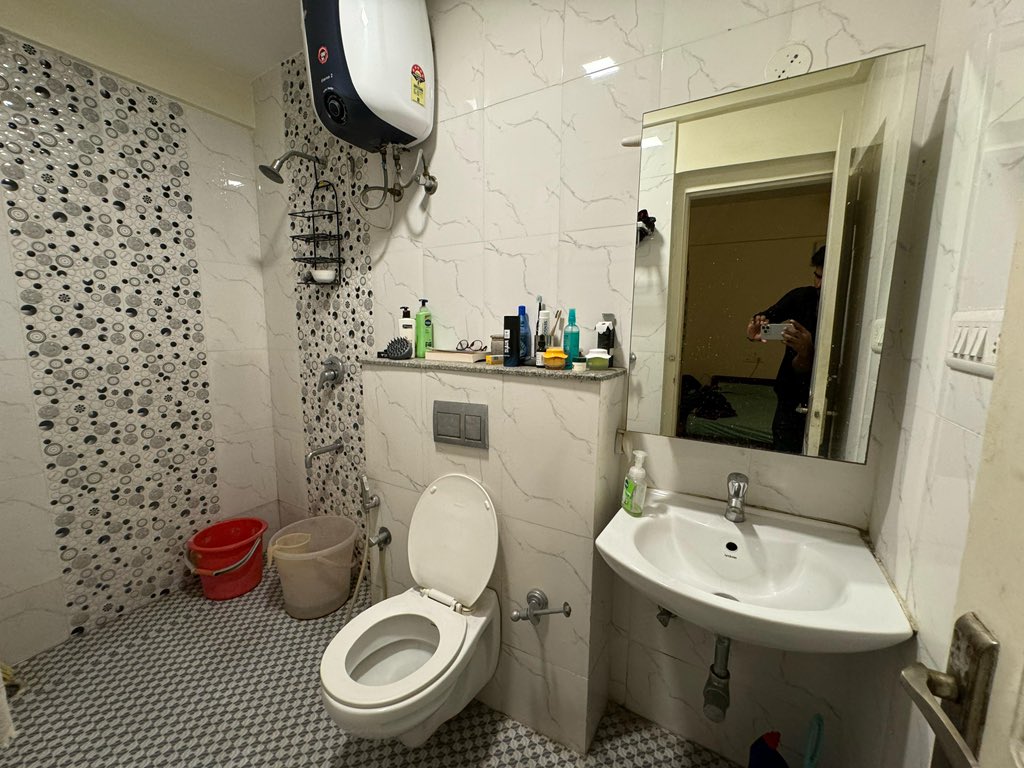 https://findmyroom-property-images-india.s3.ap-south-1.amazonaws.com/fjiif-1713290234225-08187.jpg