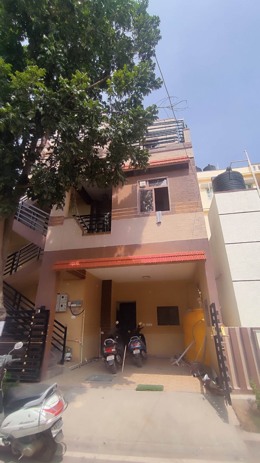 https://findmyroom-property-images-india.s3.ap-south-1.amazonaws.com/fkzxu-1701066118852-43480.jpg