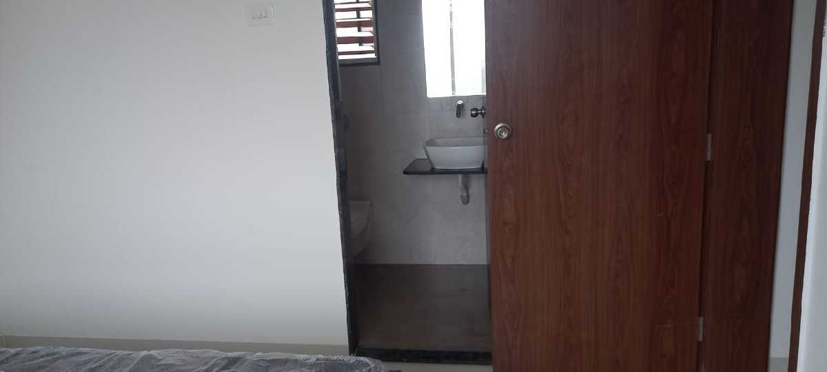 https://findmyroom-property-images-india.s3.ap-south-1.amazonaws.com/flkro-1745489495585-32048.jpg