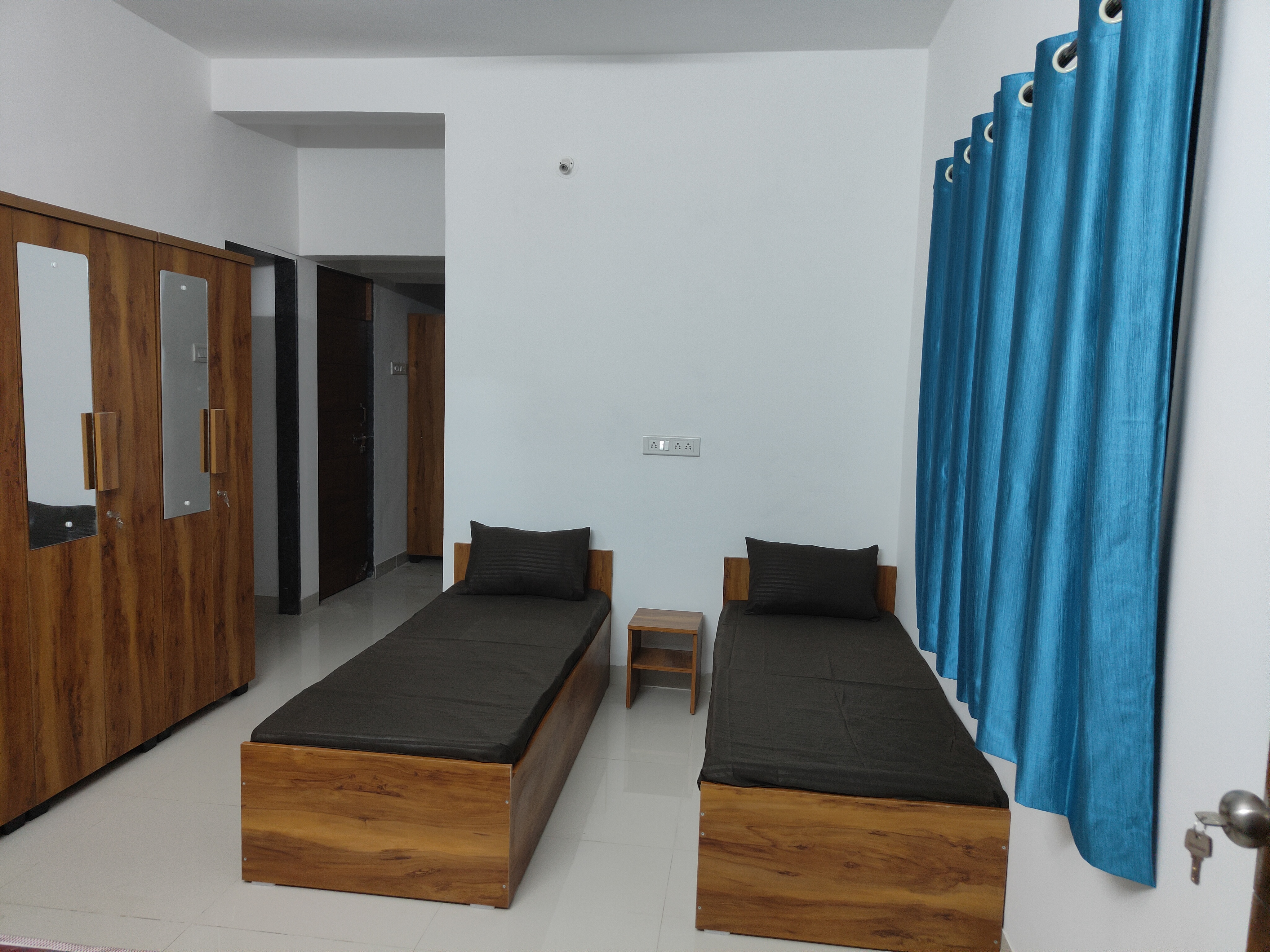 https://findmyroom-property-images-india.s3.ap-south-1.amazonaws.com/fncnk-1681810572016-22801.jpg