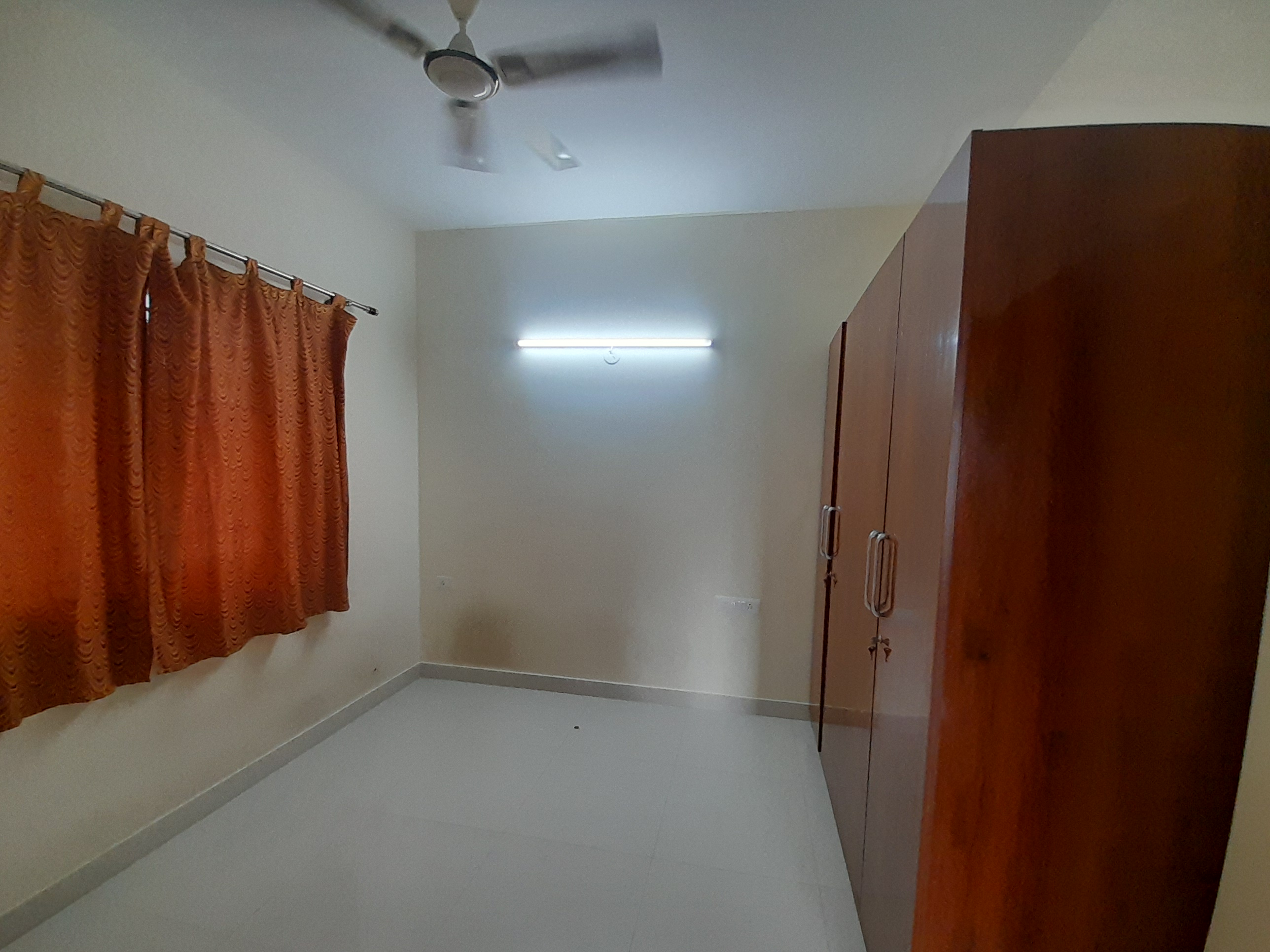 https://findmyroom-property-images-india.s3.ap-south-1.amazonaws.com/fobfk-1727110832295-28261.jpg