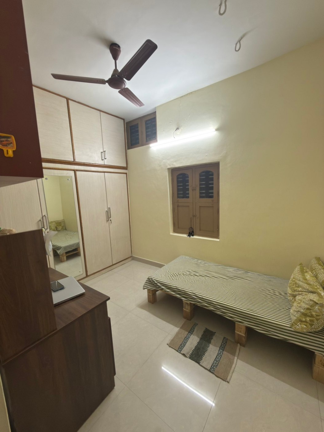 https://findmyroom-property-images-india.s3.ap-south-1.amazonaws.com/fowzp-1765603827448-27505