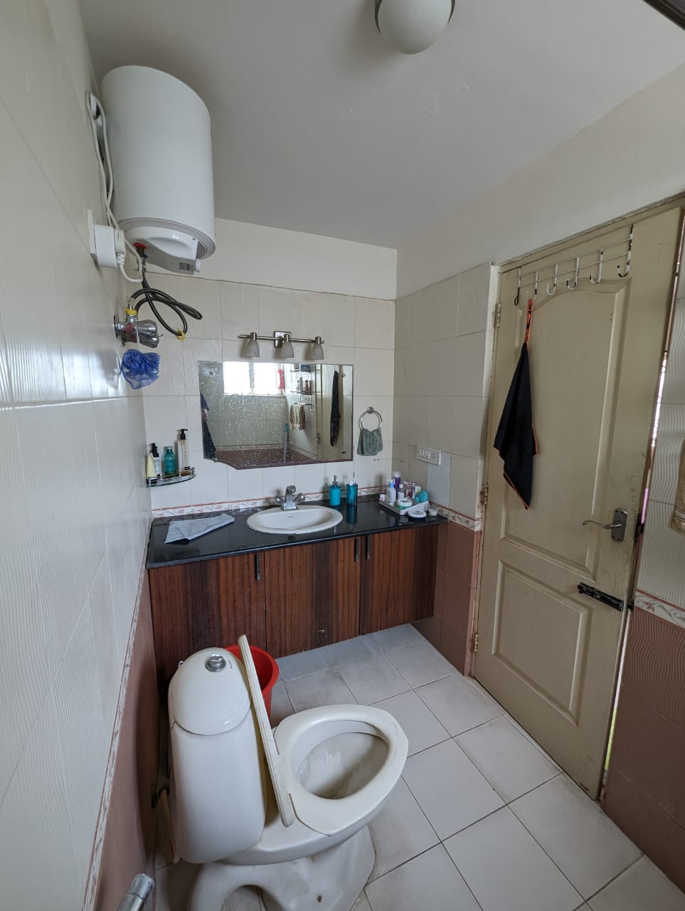 https://findmyroom-property-images-india.s3.ap-south-1.amazonaws.com/fpyje-1690436064746-34140.jpg
