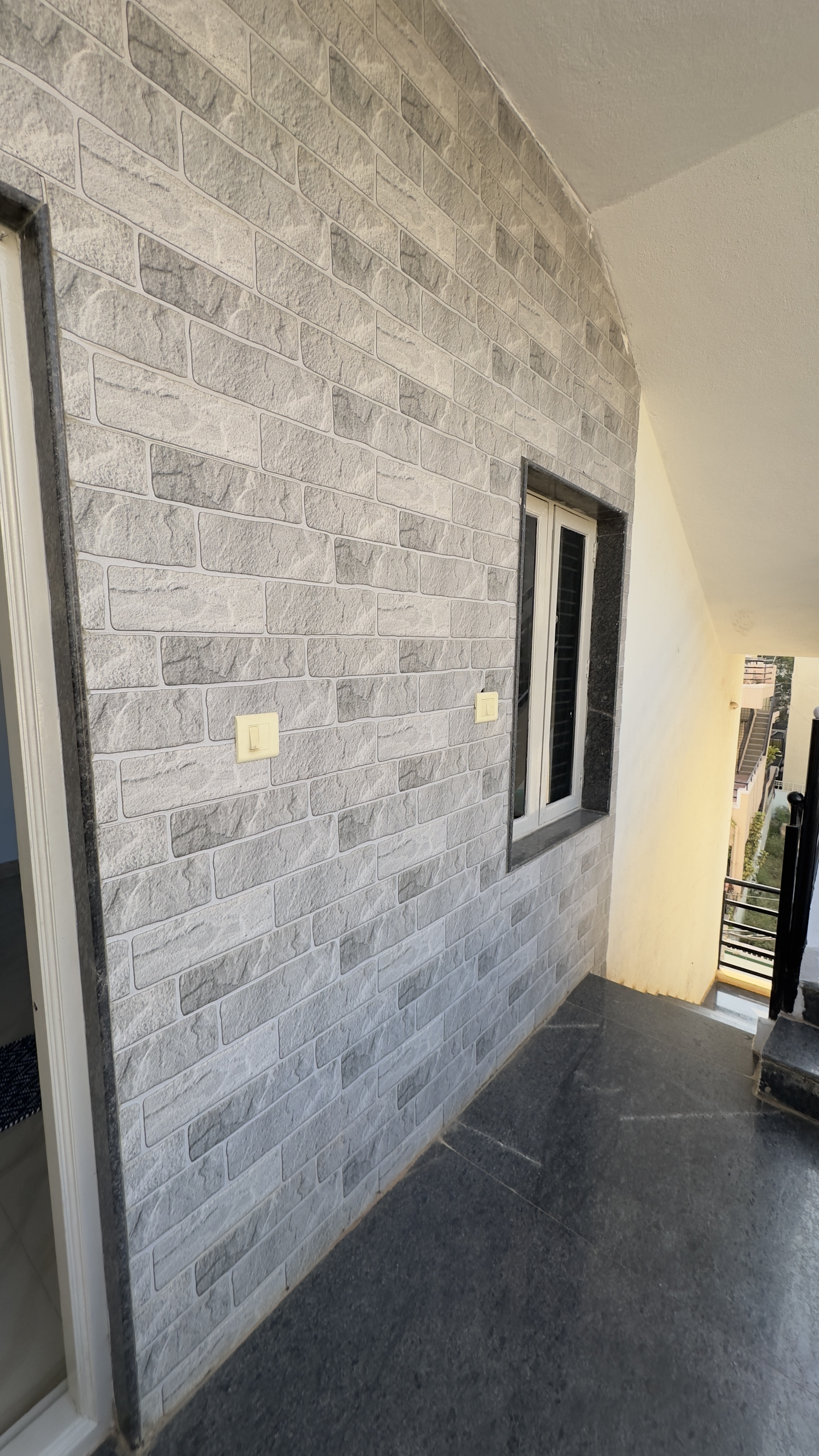 https://findmyroom-property-images-india.s3.ap-south-1.amazonaws.com/fxajd-1708069210197-33532.jpeg
