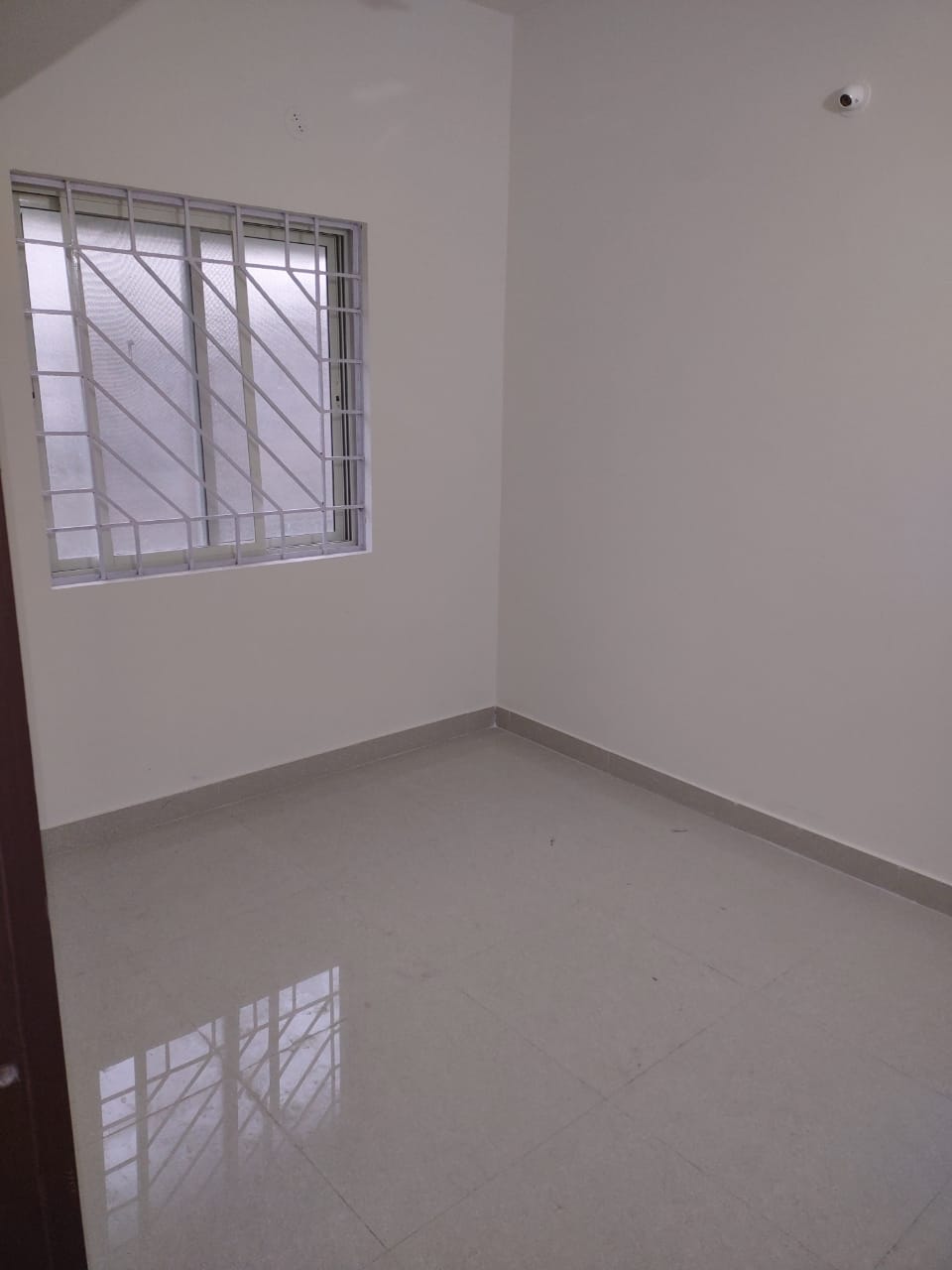 https://findmyroom-property-images-india.s3.ap-south-1.amazonaws.com/fxgbm-1759258185225-76272.jpg
