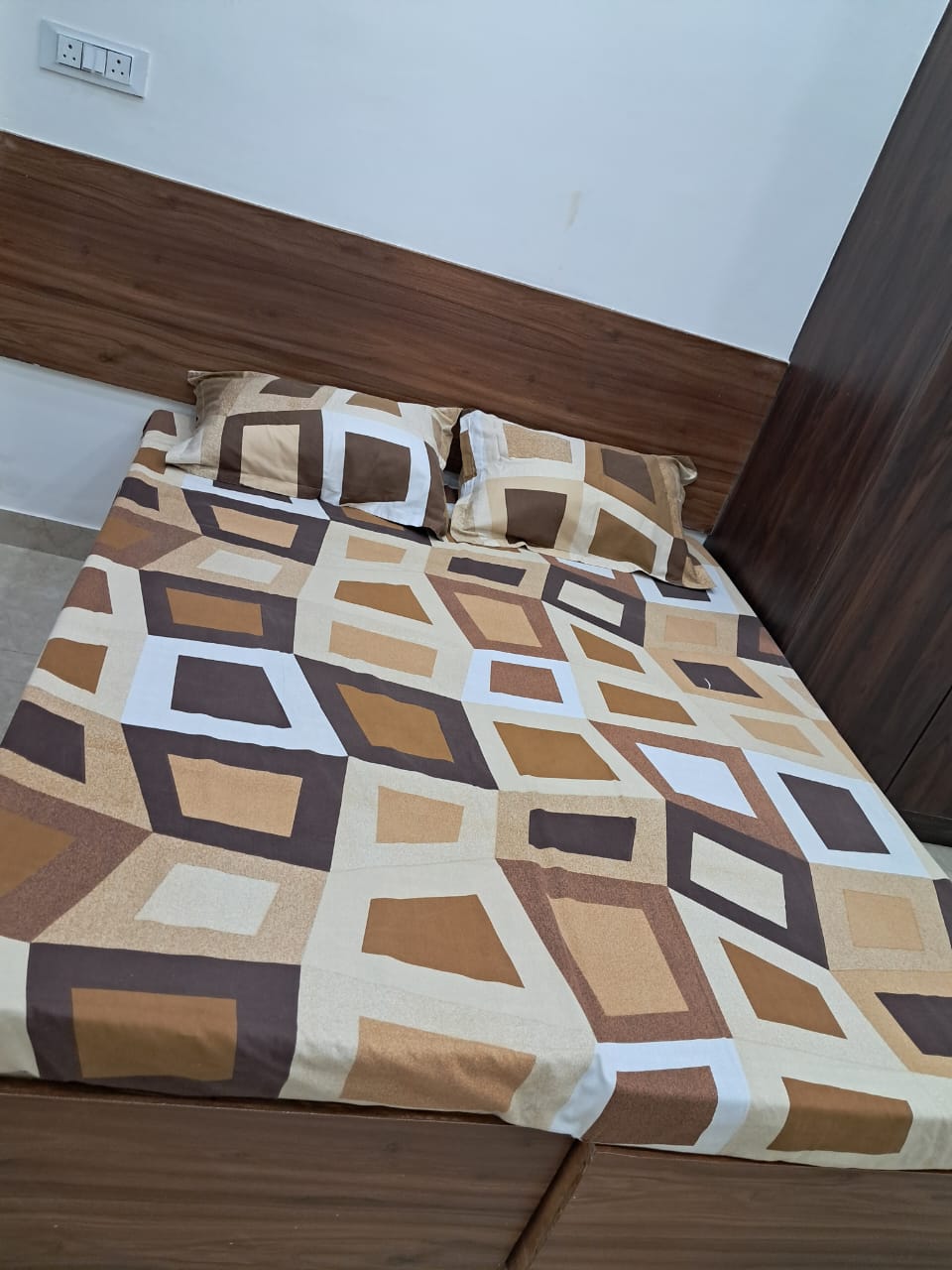https://findmyroom-property-images-india.s3.ap-south-1.amazonaws.com/gadak-1760529256750-56325.jpeg