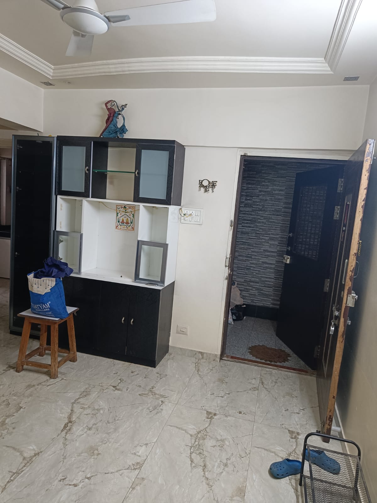 https://findmyroom-property-images-india.s3.ap-south-1.amazonaws.com/gbqkp-1713903916755-60033.jpg