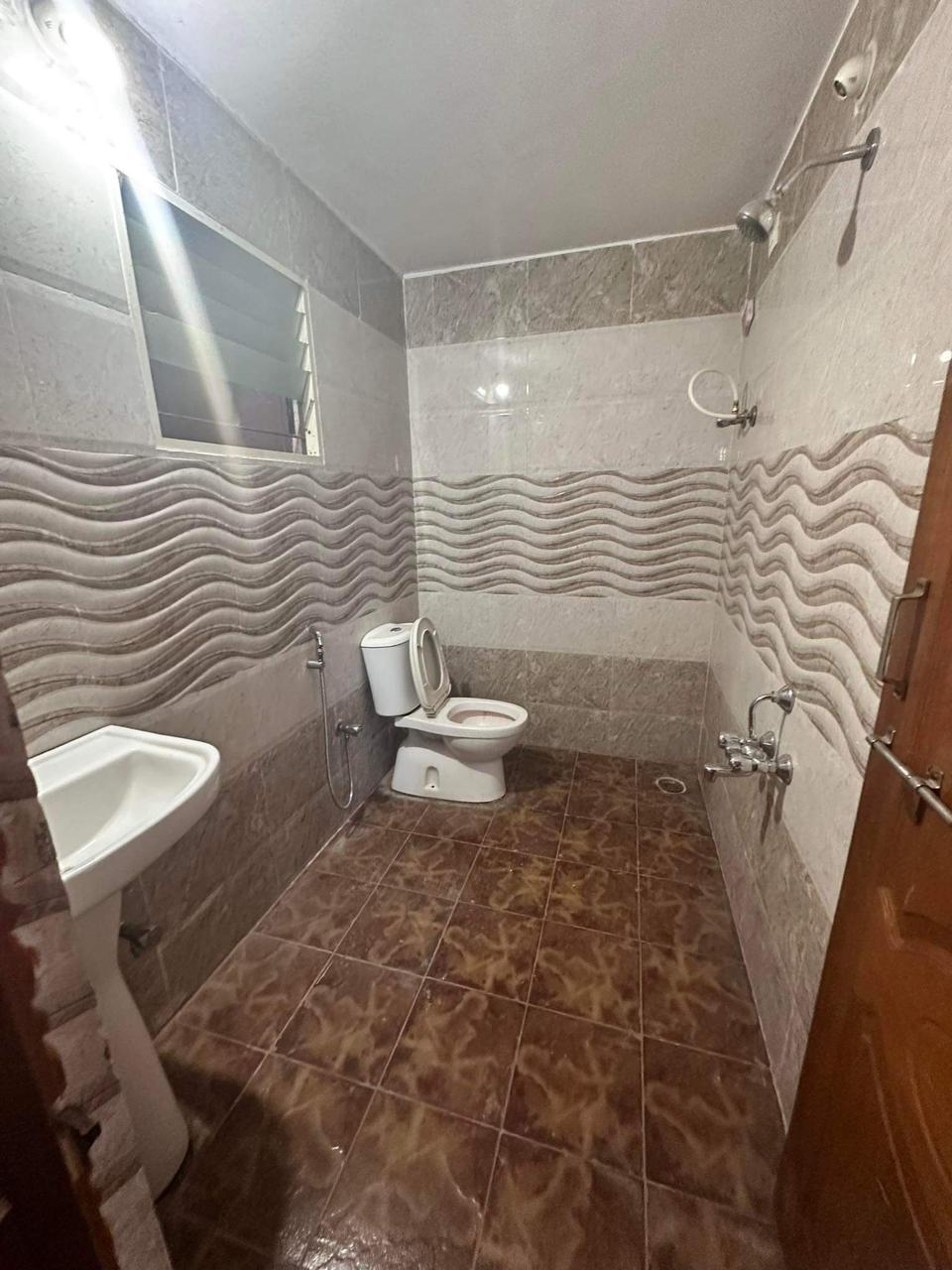 https://findmyroom-property-images-india.s3.ap-south-1.amazonaws.com/gcsfd-1709038451124-81044.jpg