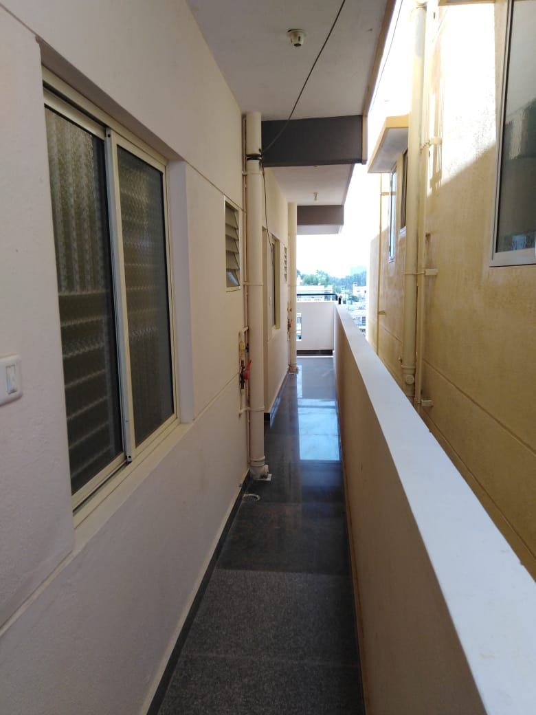 https://findmyroom-property-images-india.s3.ap-south-1.amazonaws.com/gfjkj-1760023875043-46167