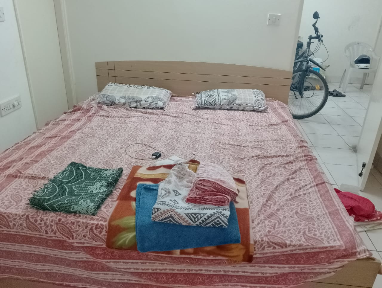 https://findmyroom-property-images-india.s3.ap-south-1.amazonaws.com/giwvv-1671269258887-04774.jpg