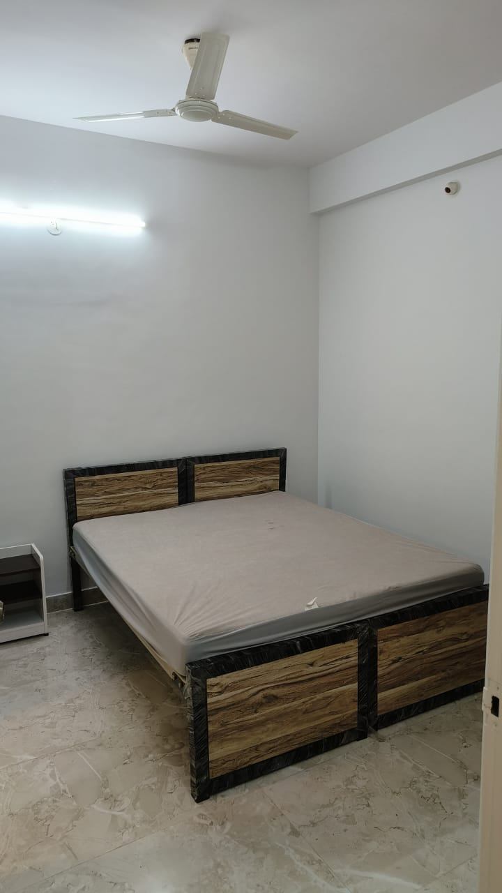 https://findmyroom-property-images-india.s3.ap-south-1.amazonaws.com/glaeh-1766389111680-57080