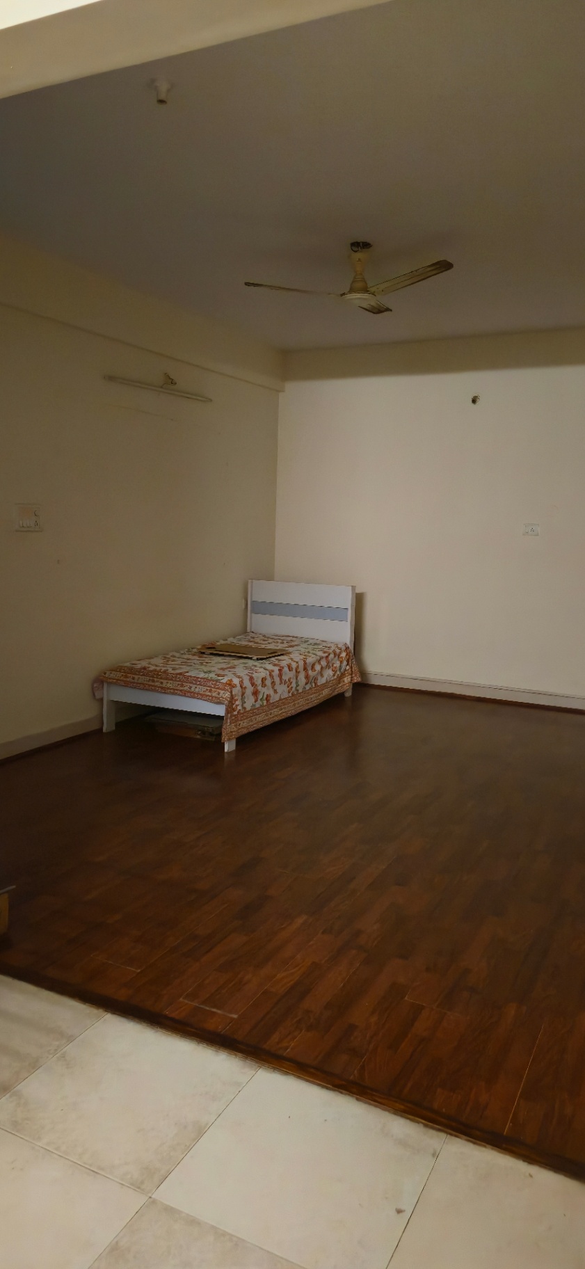 https://findmyroom-property-images-india.s3.ap-south-1.amazonaws.com/goyjn-1772440385628-83366