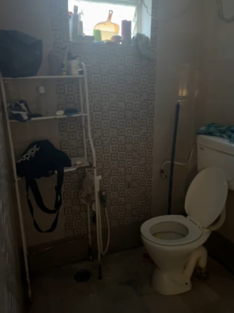 https://findmyroom-property-images-india.s3.ap-south-1.amazonaws.com/gqprh-1698401057619-16556.jpg