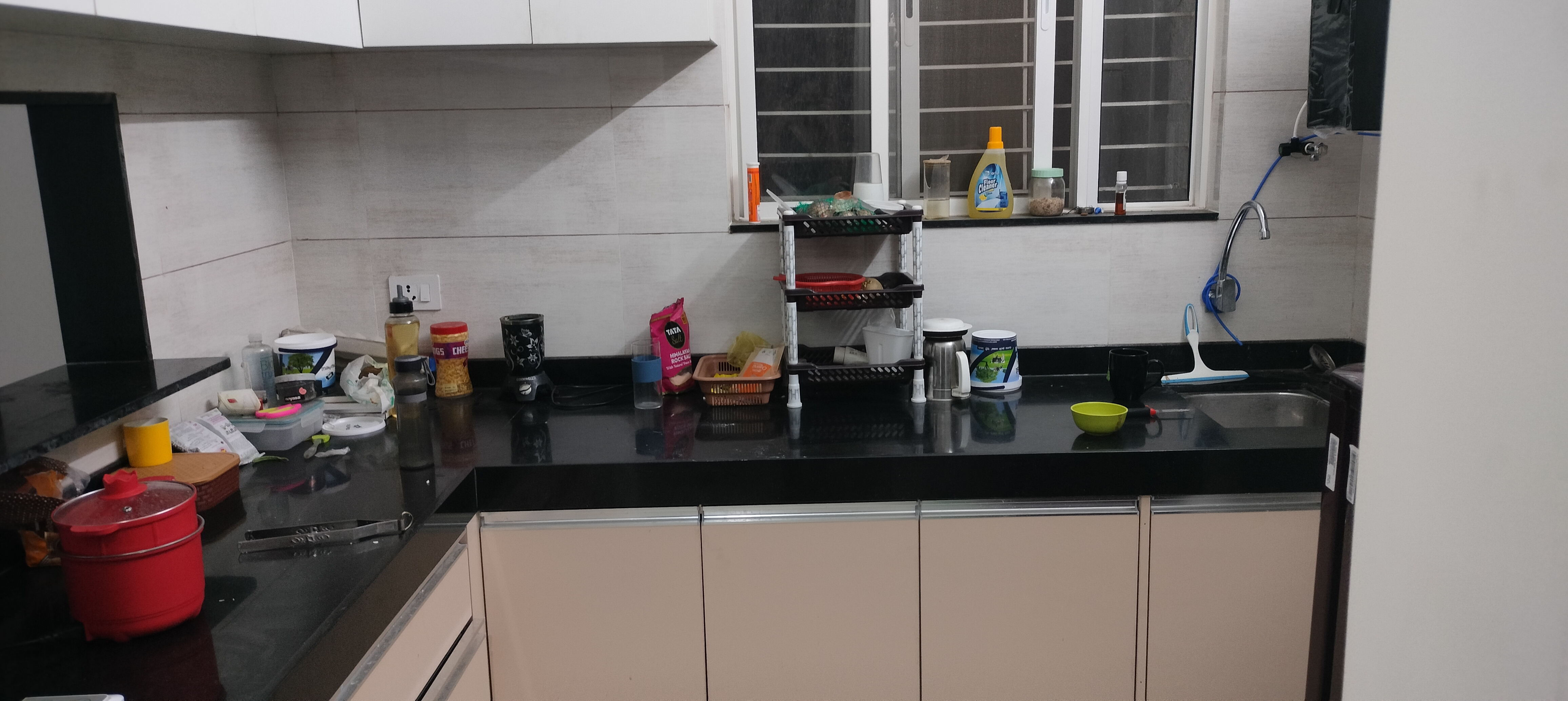 https://findmyroom-property-images-india.s3.ap-south-1.amazonaws.com/grlmx-1728834060661-33822.jpg