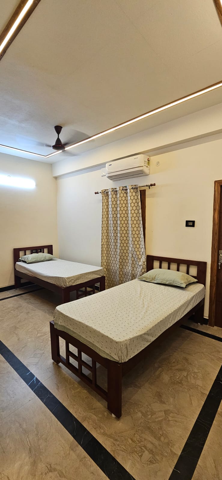 https://findmyroom-property-images-india.s3.ap-south-1.amazonaws.com/gwbpf-1758710856228-54608.jpg