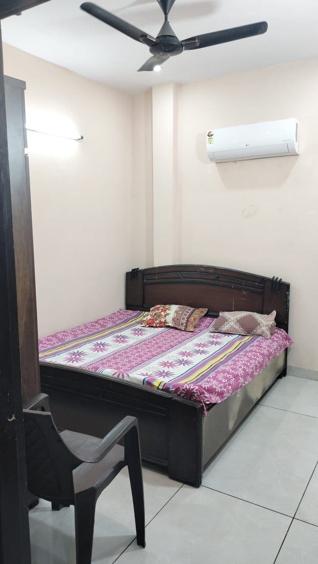 https://findmyroom-property-images-india.s3.ap-south-1.amazonaws.com/gwokn-1759834331819-77122