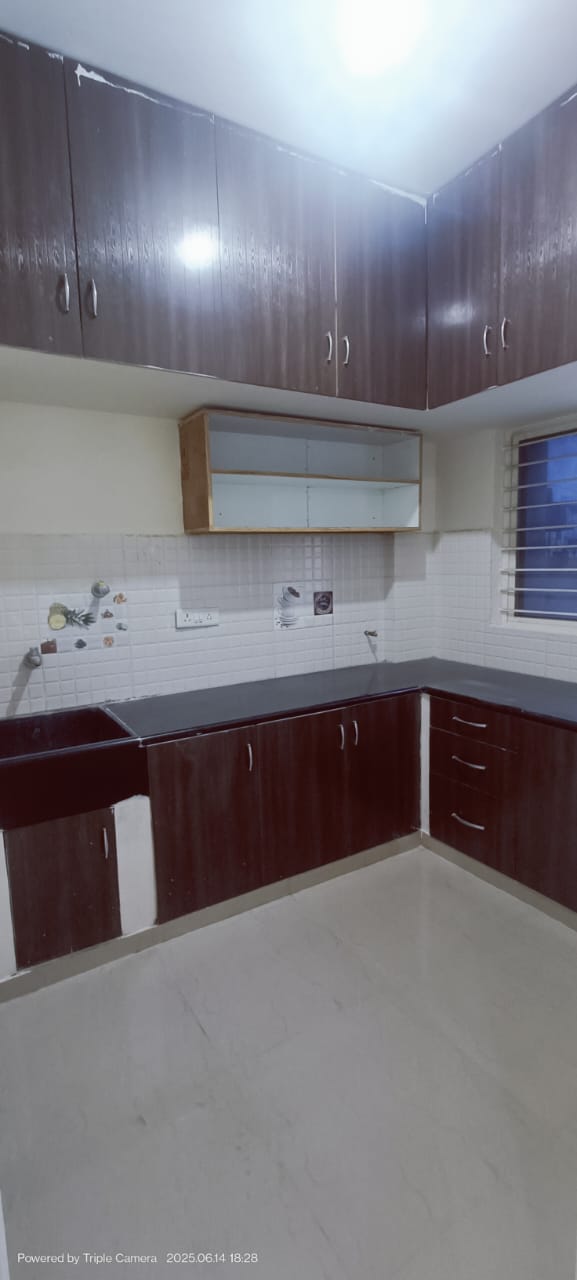 https://findmyroom-property-images-india.s3.ap-south-1.amazonaws.com/hcoiu-1749965751405-53346.jpeg
