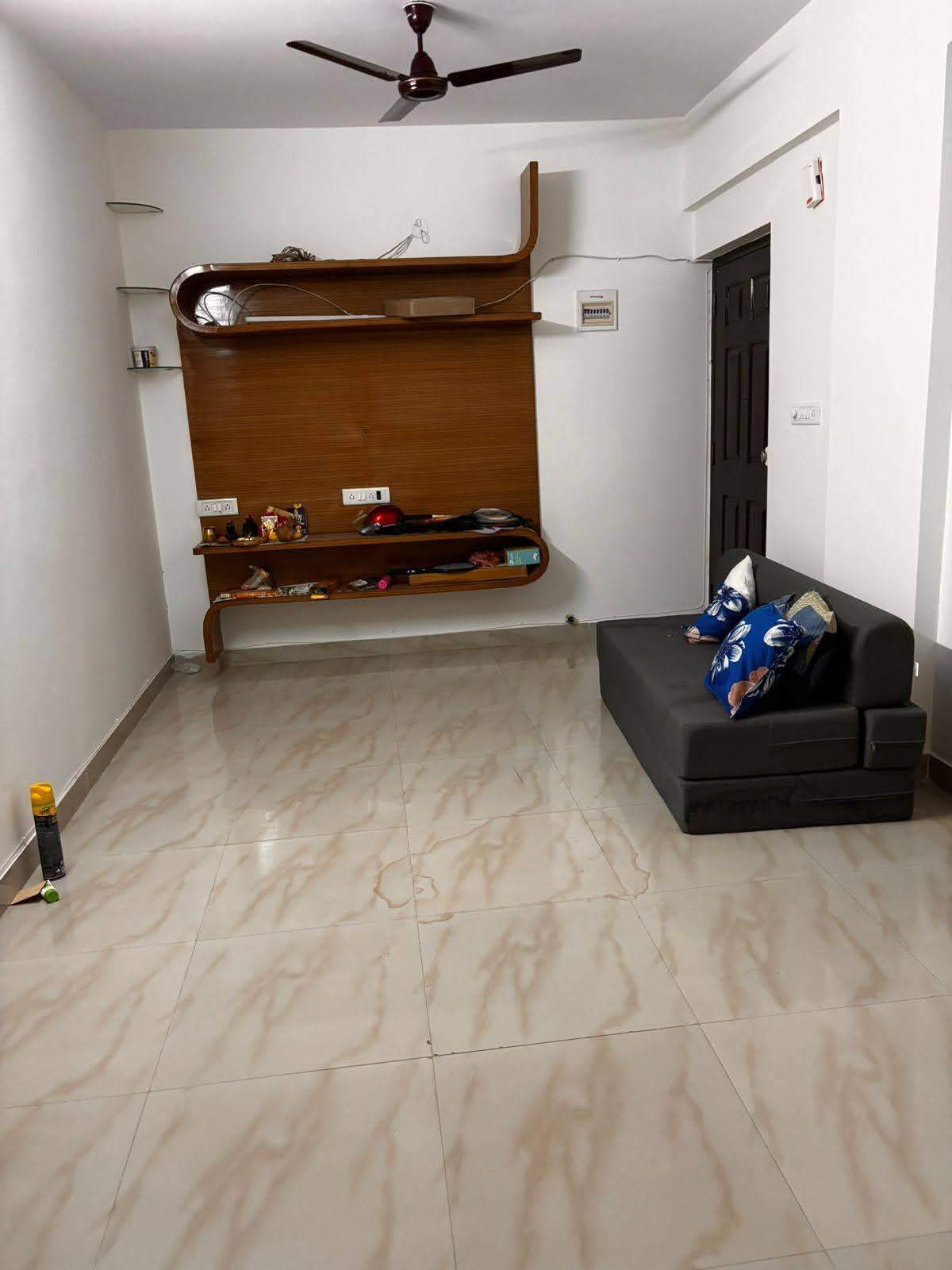 https://findmyroom-property-images-india.s3.ap-south-1.amazonaws.com/hcoox-1760099321526-75825
