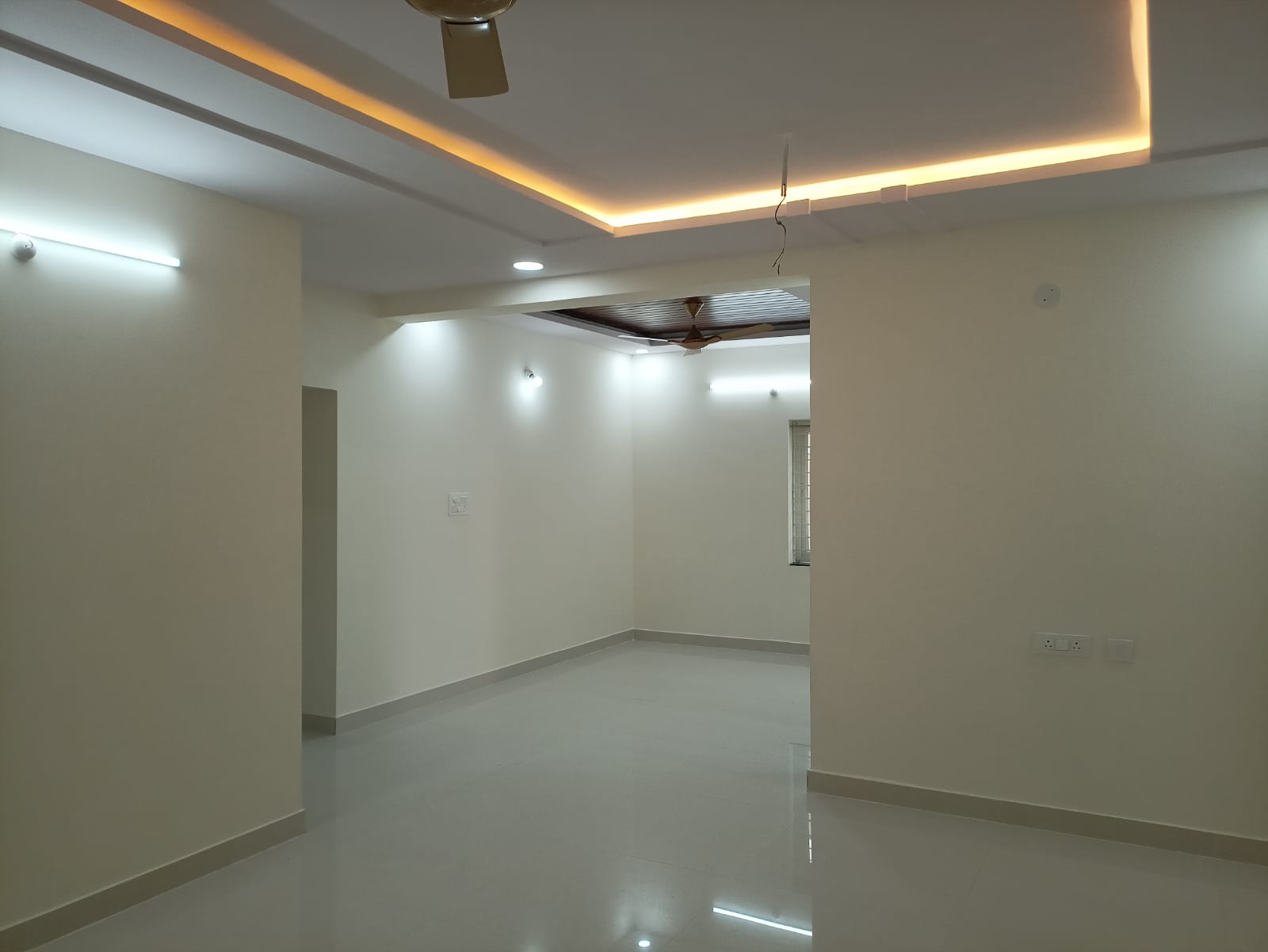 https://findmyroom-property-images-india.s3.ap-south-1.amazonaws.com/hfteg-1698854506646-32805.jpg