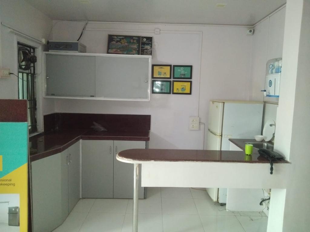 https://findmyroom-property-images-india.s3.ap-south-1.amazonaws.com/hhnmo-1645080604446-01867.jpeg