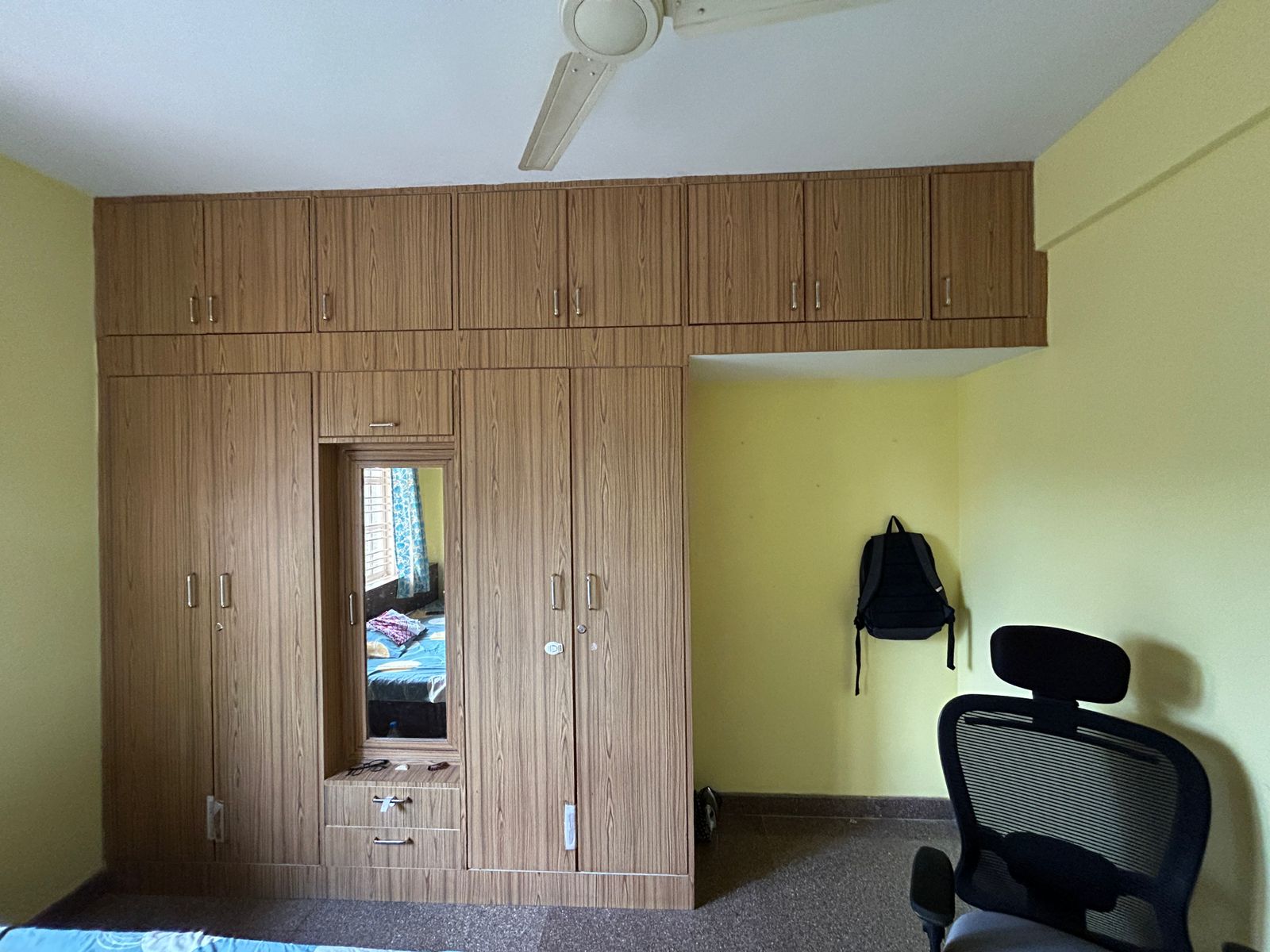 https://findmyroom-property-images-india.s3.ap-south-1.amazonaws.com/hhsaq-1724858983888-76136.jpg