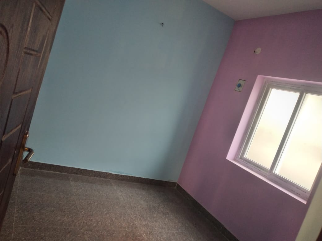 https://findmyroom-property-images-india.s3.ap-south-1.amazonaws.com/hkaug-1672722692107-16210.jpeg