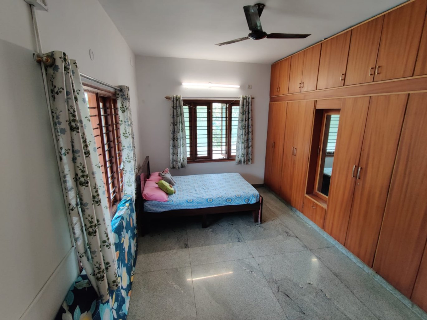 https://findmyroom-property-images-india.s3.ap-south-1.amazonaws.com/hkotd-1770053039605-87155