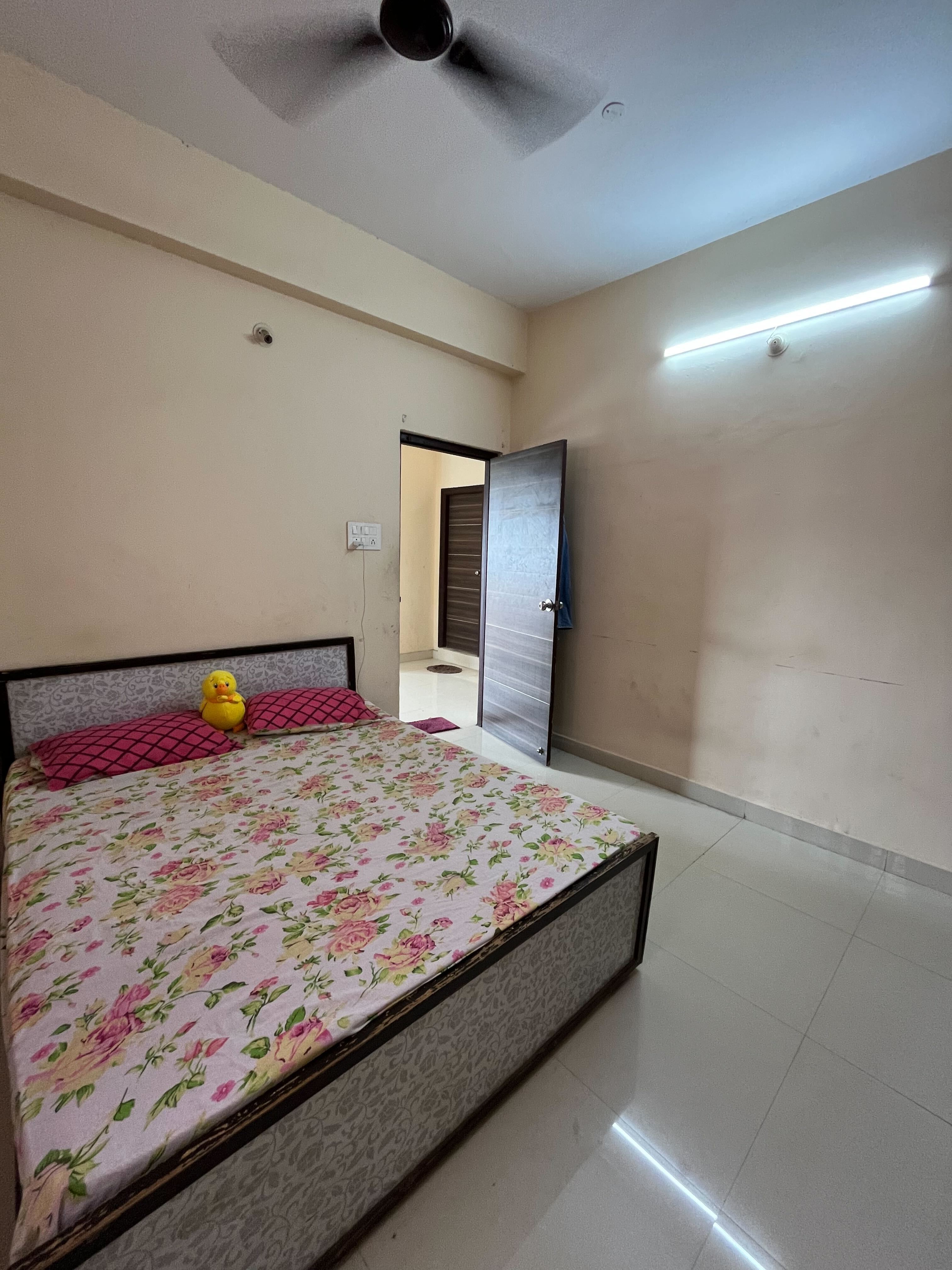 https://findmyroom-property-images-india.s3.ap-south-1.amazonaws.com/hngbp-1728575166245-25388.jpg