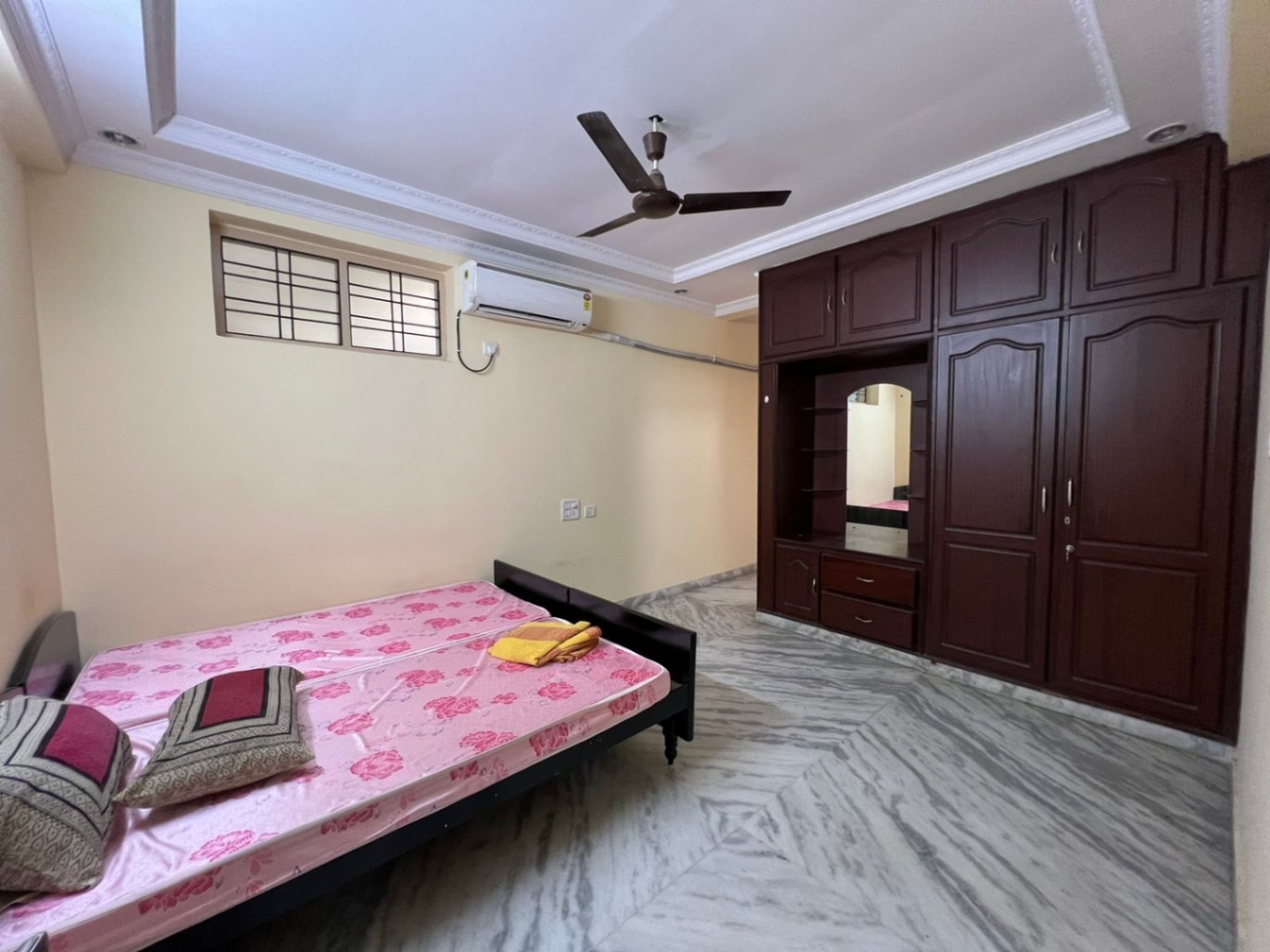 https://findmyroom-property-images-india.s3.ap-south-1.amazonaws.com/hohnw-1768723440334-04534