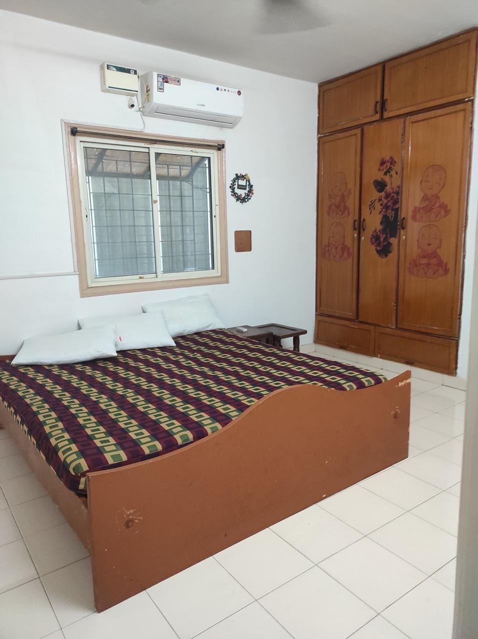 https://findmyroom-property-images-india.s3.ap-south-1.amazonaws.com/honnz-1760892109364-20786