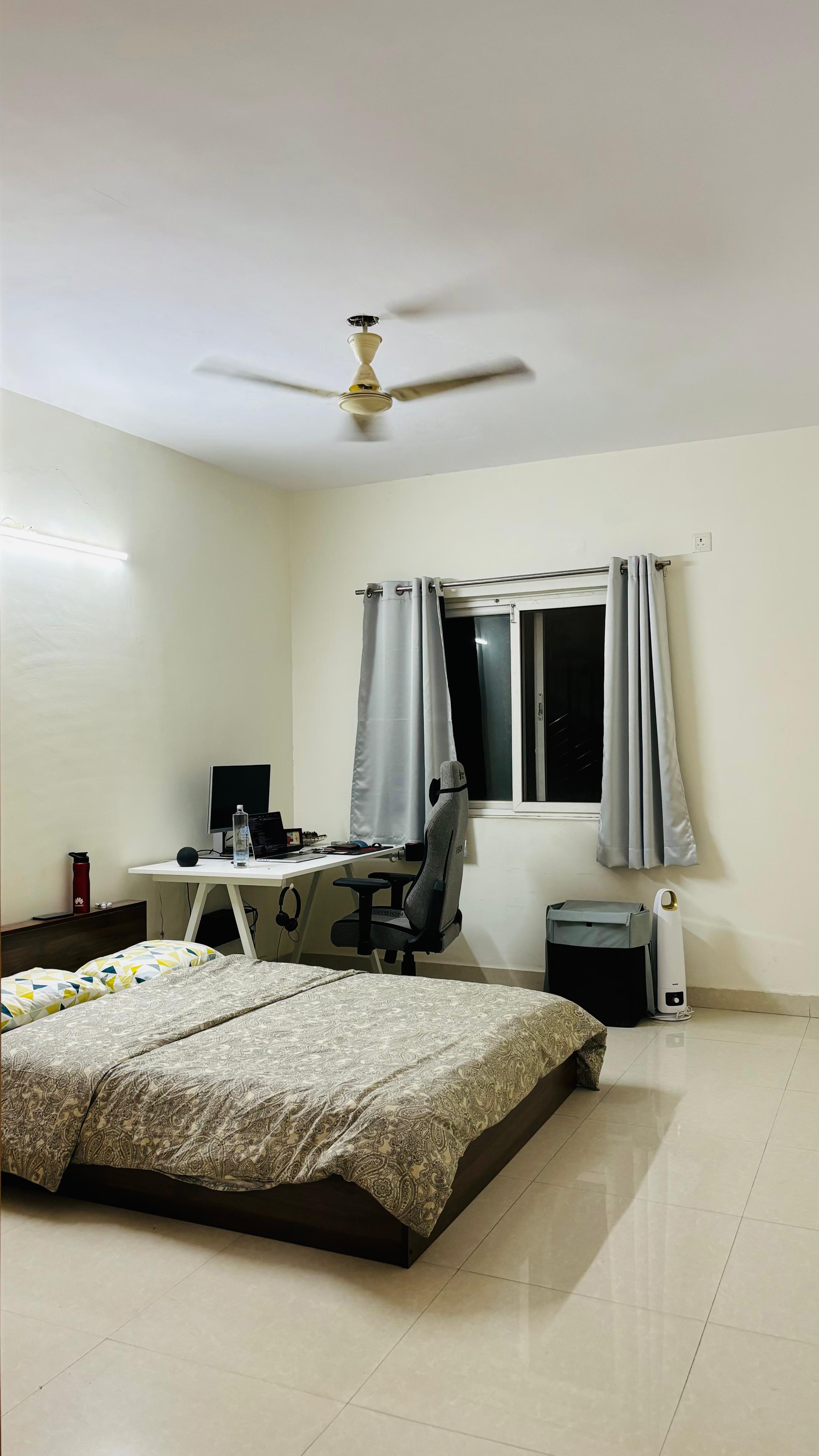 https://findmyroom-property-images-india.s3.ap-south-1.amazonaws.com/hsawk-1723968279877-40267.jpeg