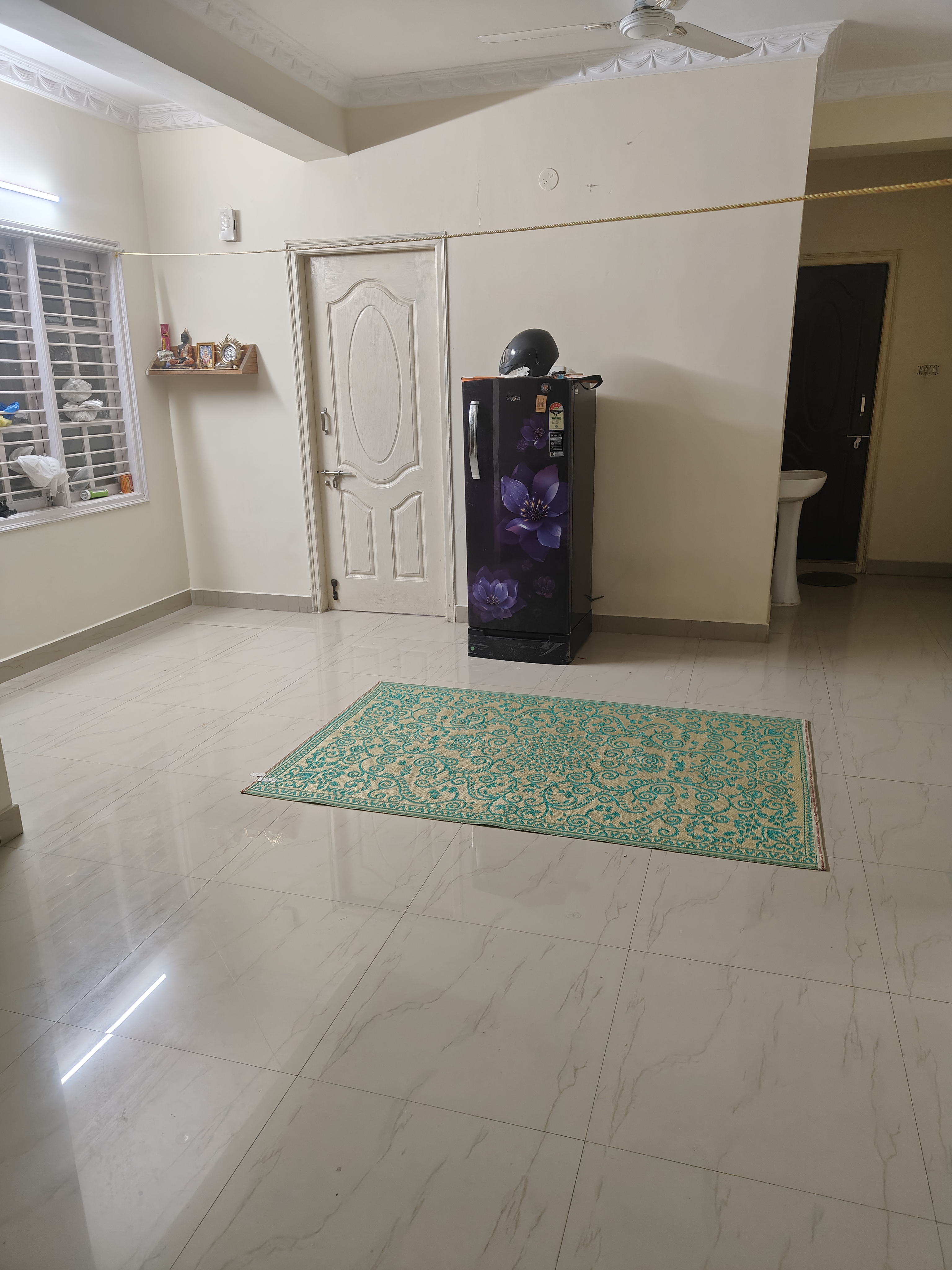 https://findmyroom-property-images-india.s3.ap-south-1.amazonaws.com/hxlcp-1731415849903-64242.jpg