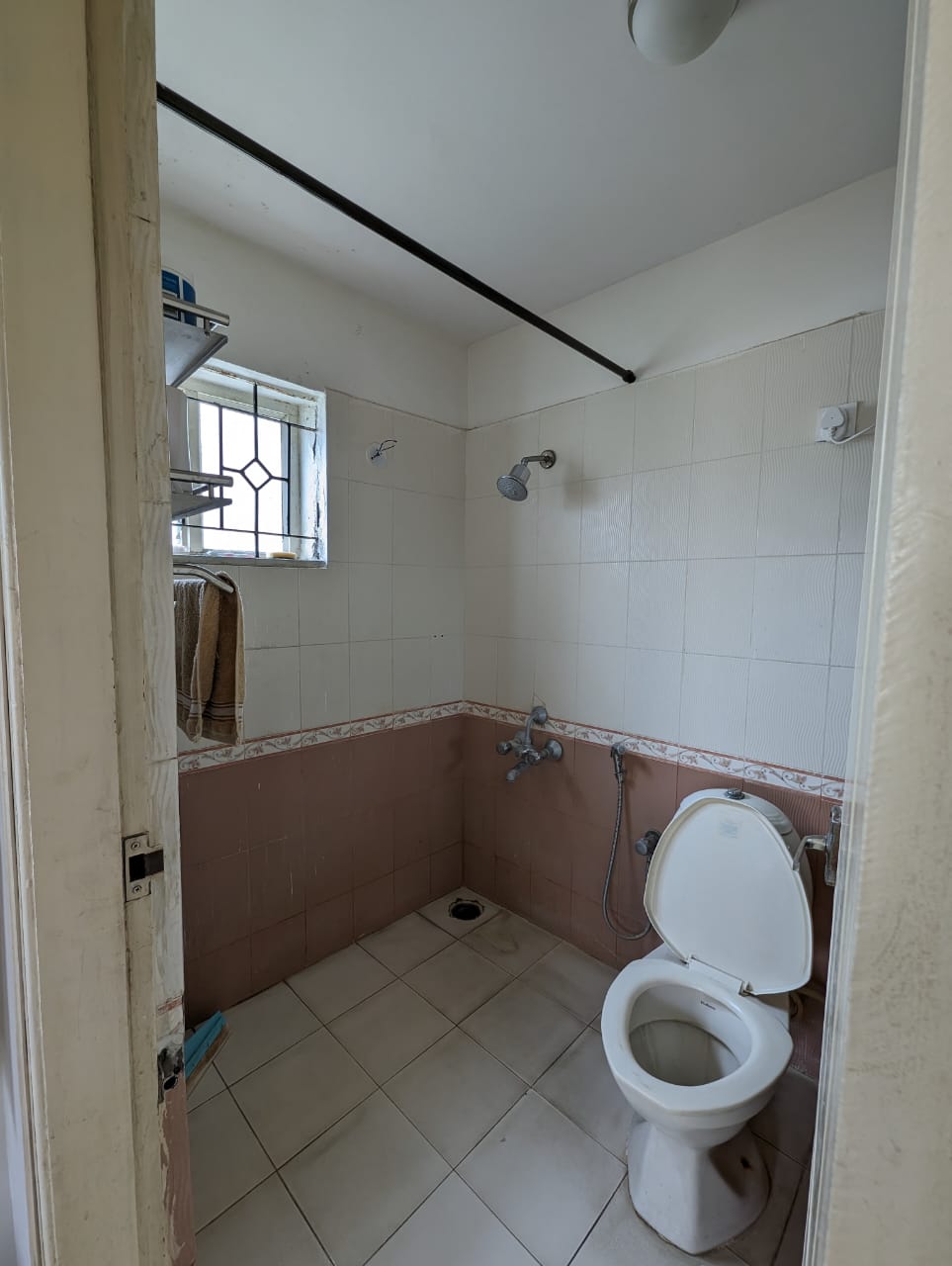 https://findmyroom-property-images-india.s3.ap-south-1.amazonaws.com/hxrfn-1690436064747-86681.jpg