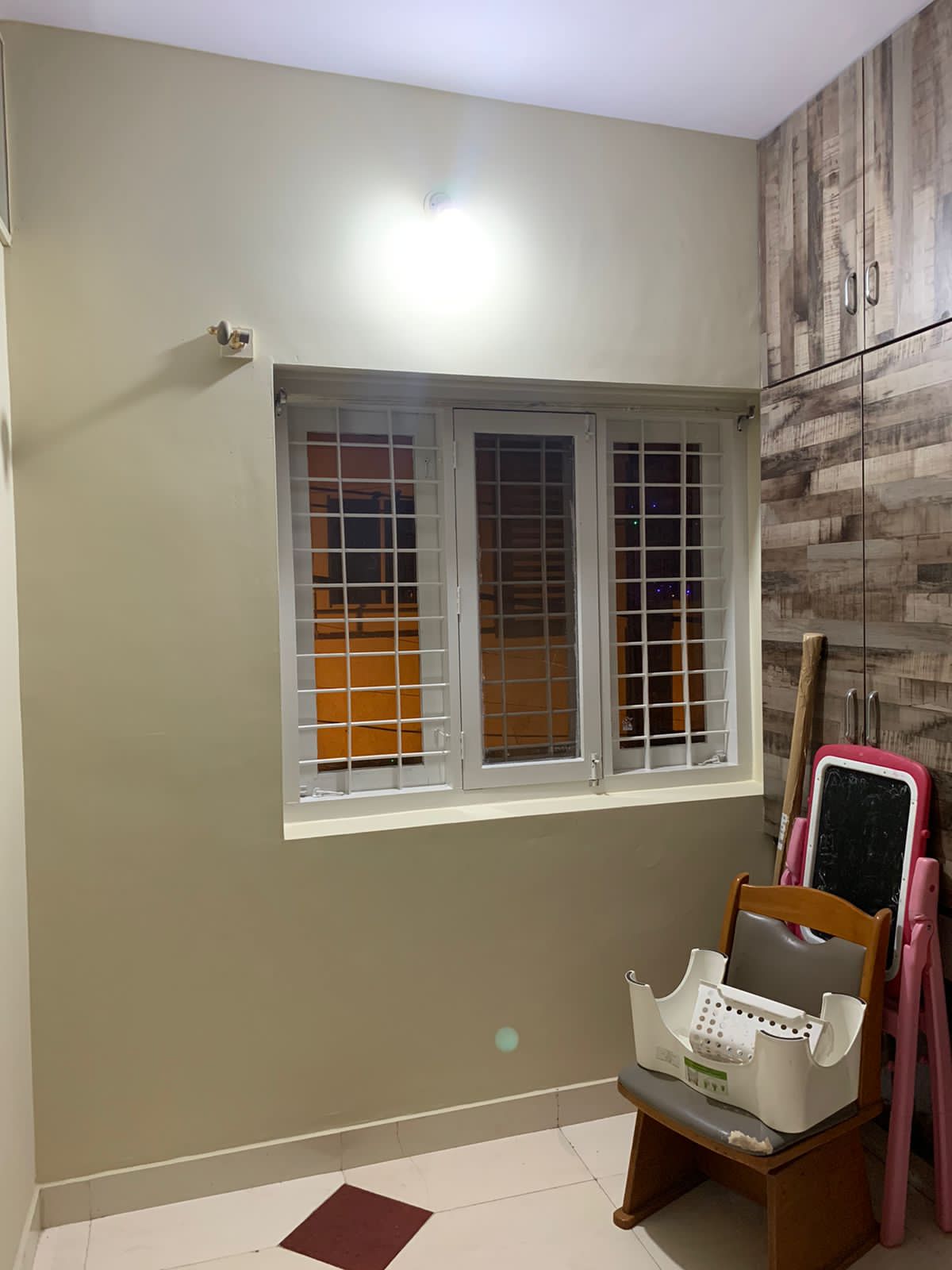 https://findmyroom-property-images-india.s3.ap-south-1.amazonaws.com/hyovf-1702998970979-70370.jpeg