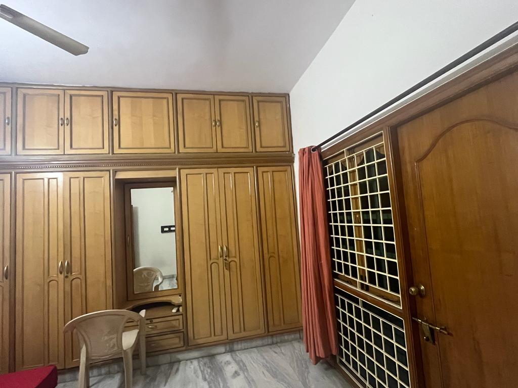 https://findmyroom-property-images-india.s3.ap-south-1.amazonaws.com/hyron-1702306617390-56826.jpg