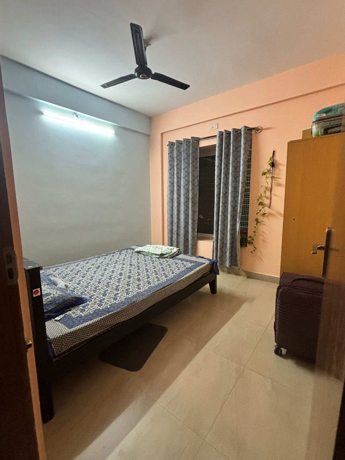 https://findmyroom-property-images-india.s3.ap-south-1.amazonaws.com/hzxuw-1718816310701-33401.jpeg