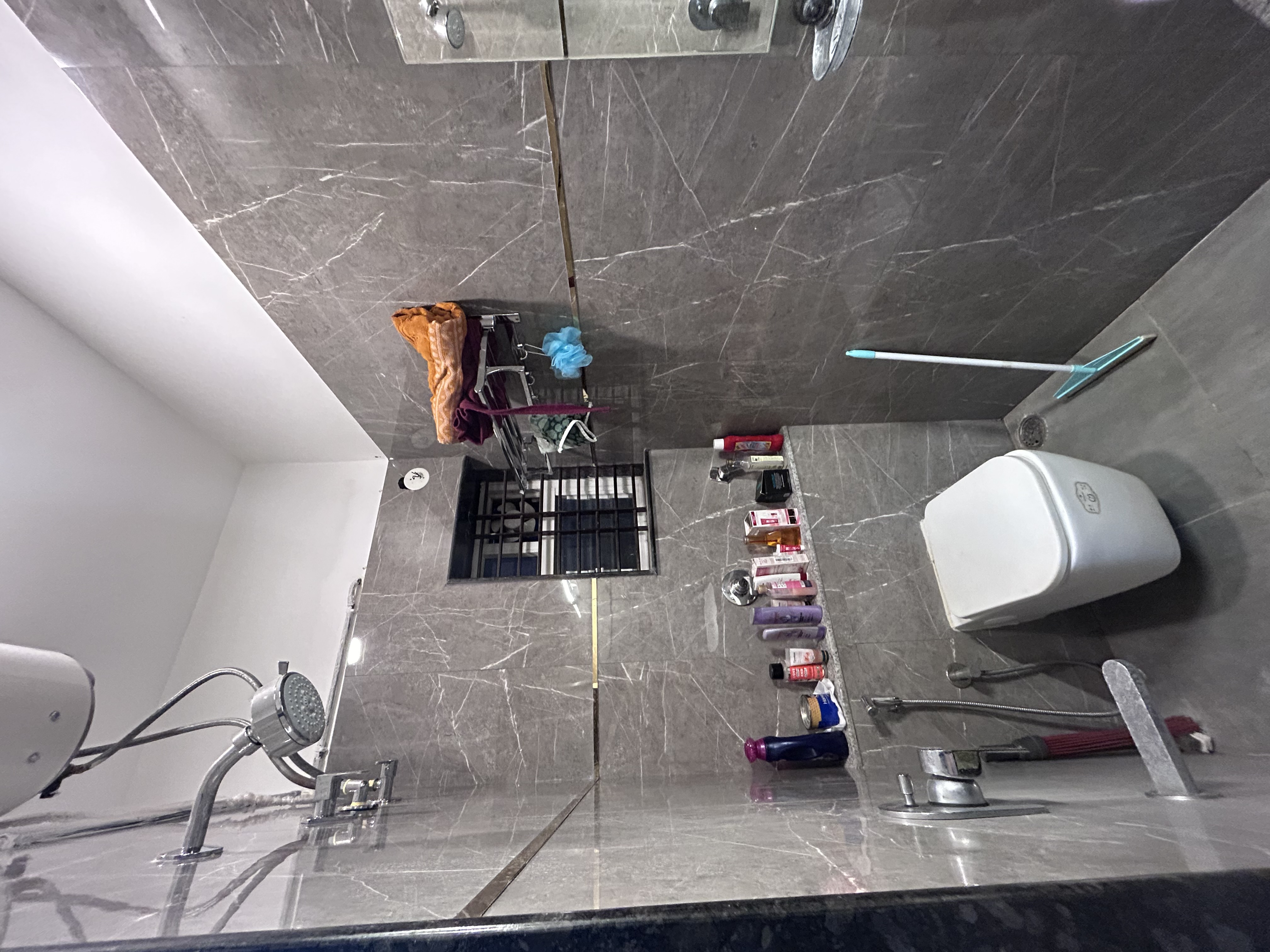https://findmyroom-property-images-india.s3.ap-south-1.amazonaws.com/iiwxc-1724754260260-74181.jpeg