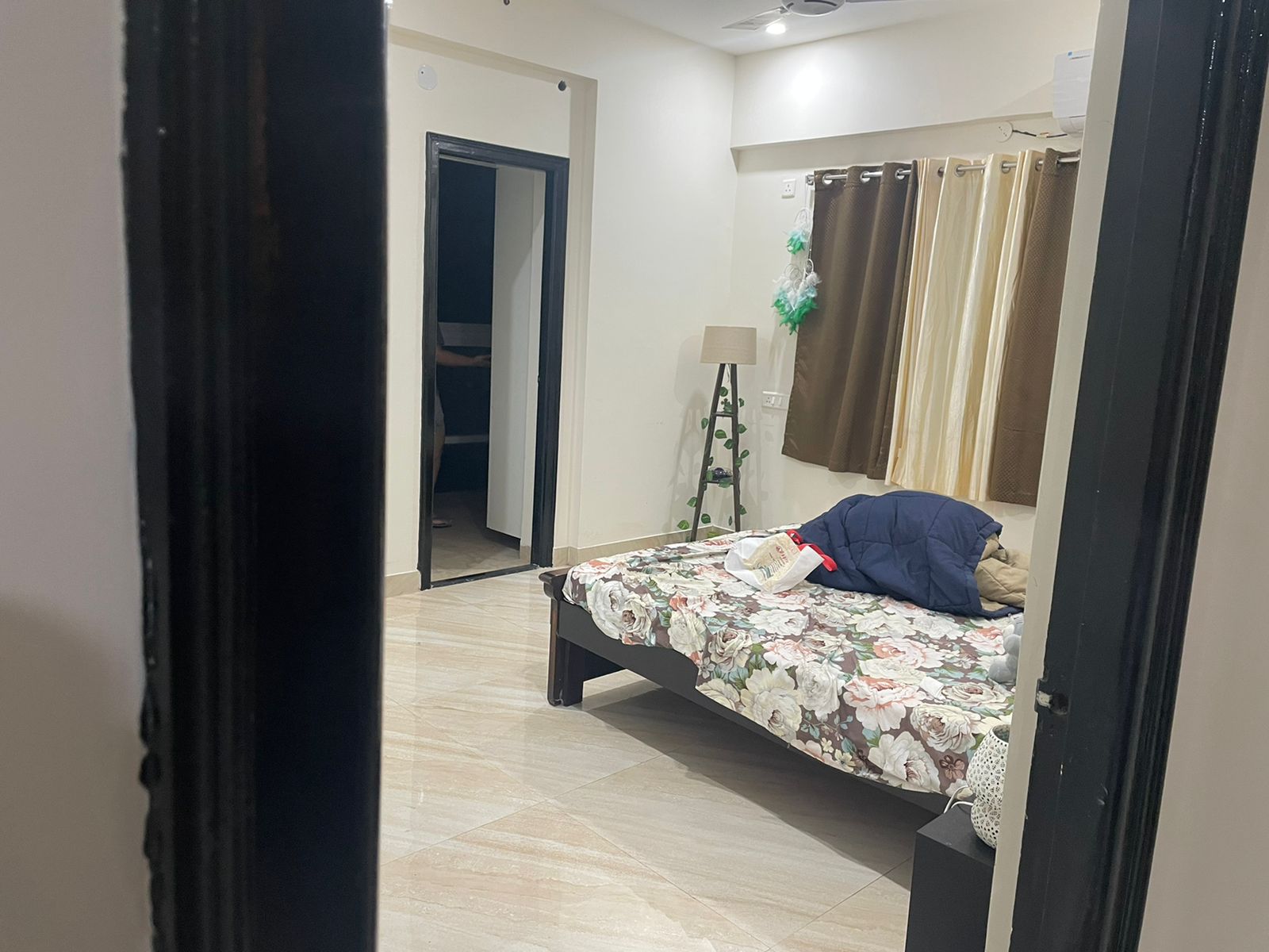 https://findmyroom-property-images-india.s3.ap-south-1.amazonaws.com/illba-1714134232381-47381.jpeg
