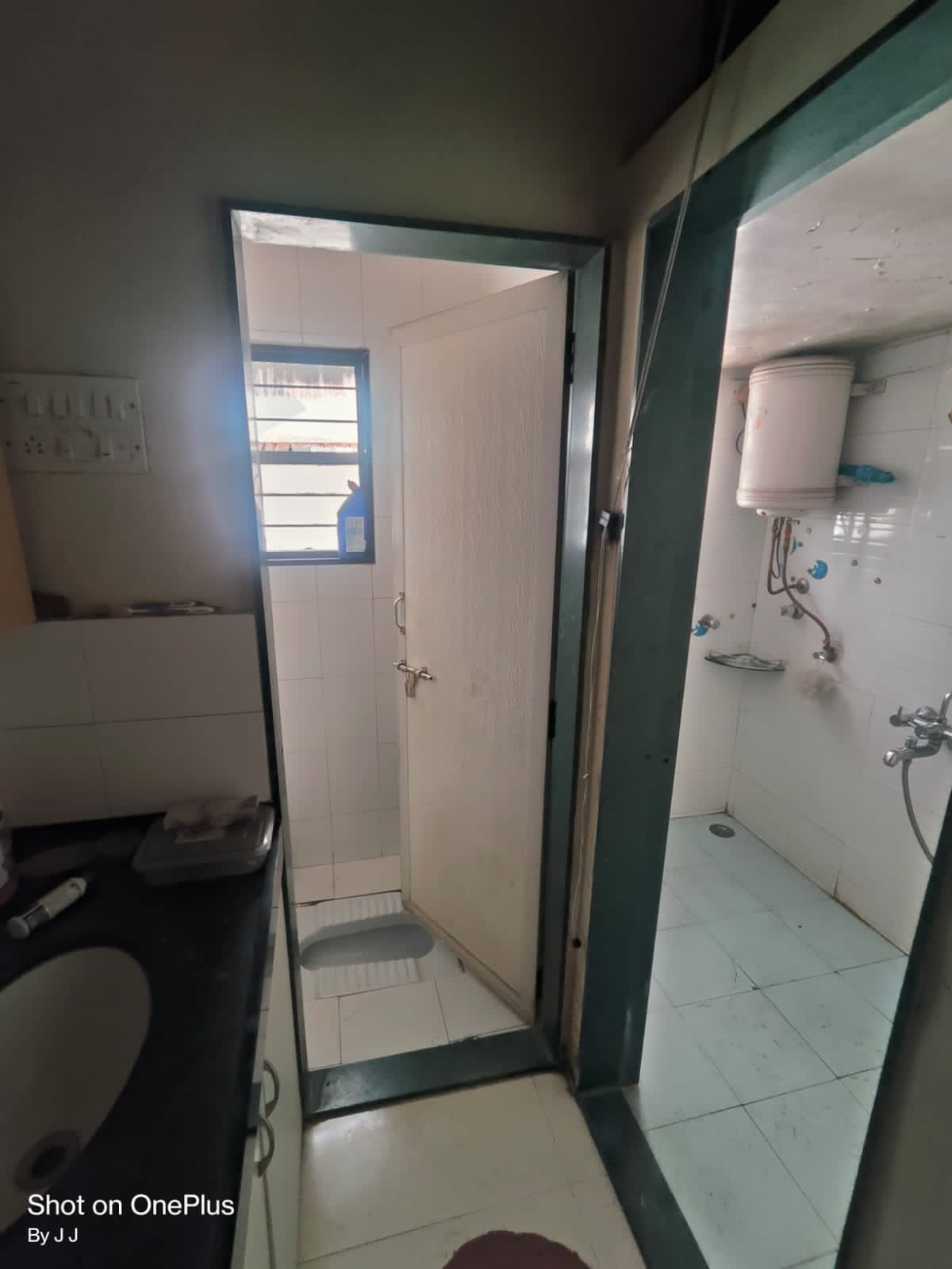 https://findmyroom-property-images-india.s3.ap-south-1.amazonaws.com/ipuoh-1709461792892-55776.jpg