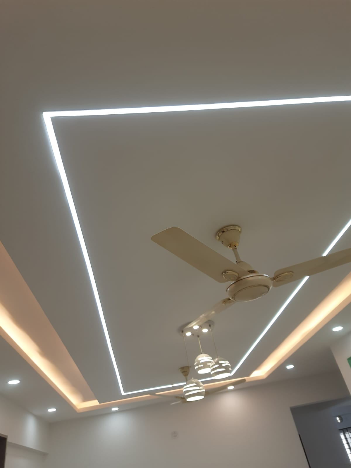 https://findmyroom-property-images-india.s3.ap-south-1.amazonaws.com/iqyeb-1702560843185-56387.jpg